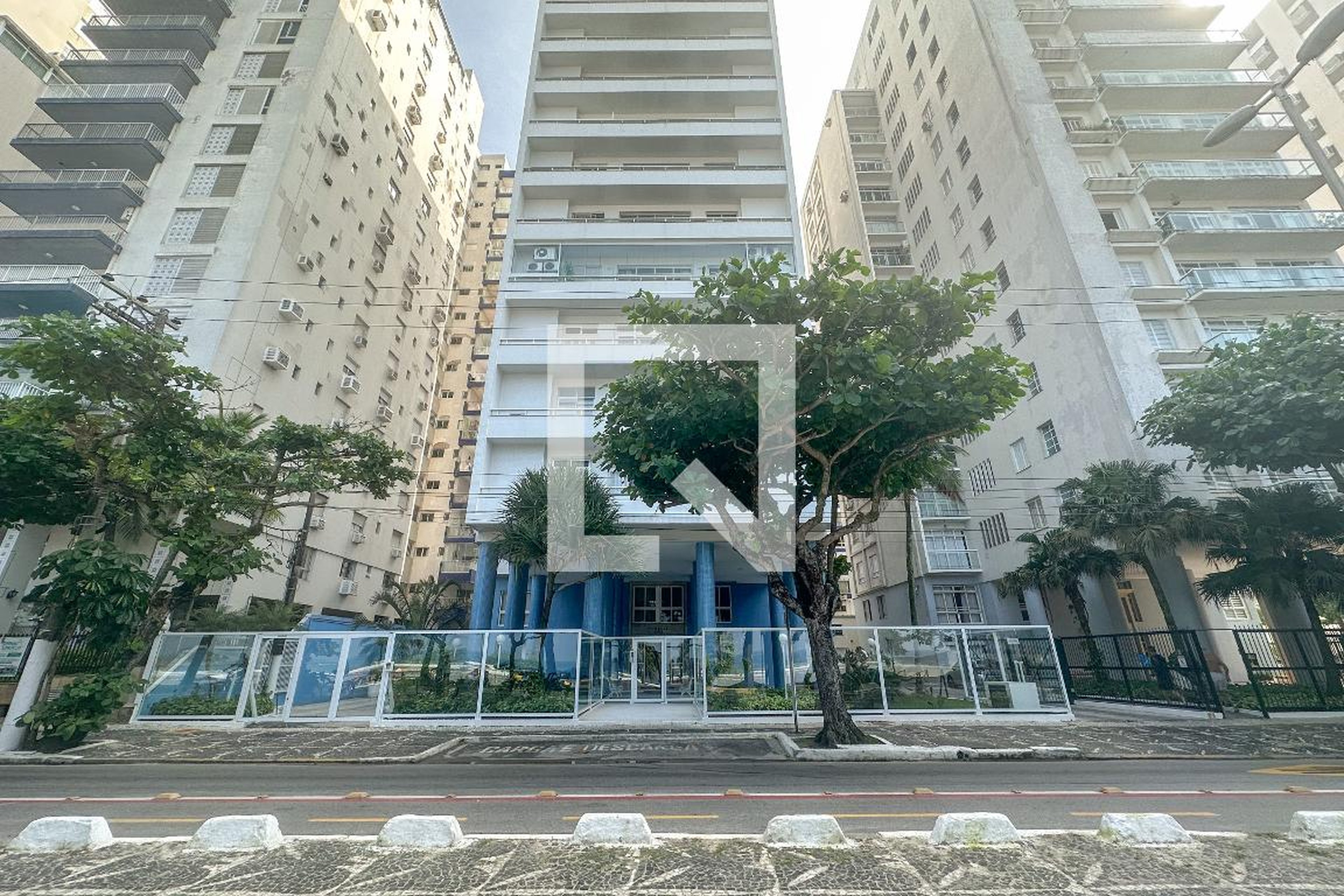 Fachada Condomínio Pombeva