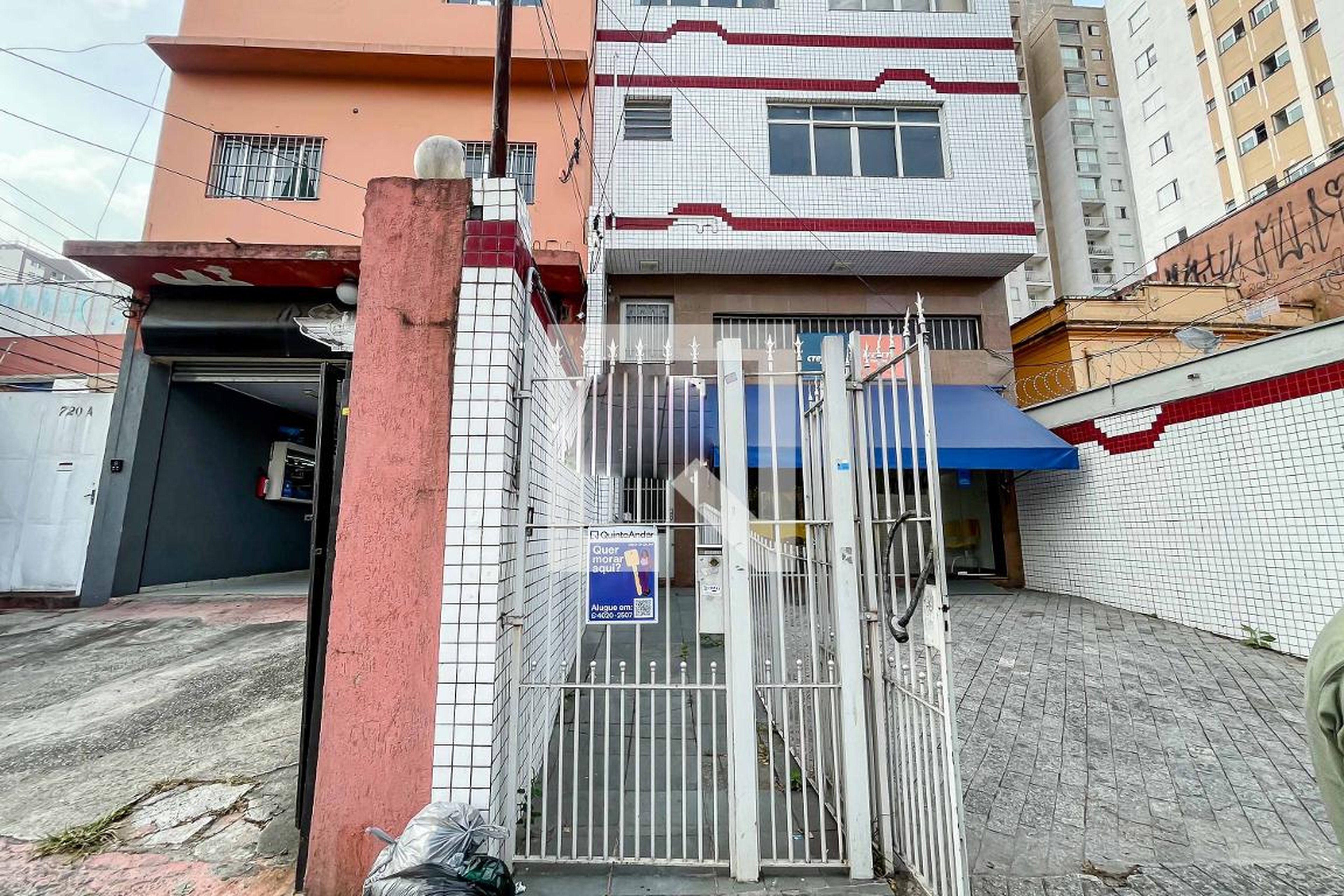 Fachada Condomínio em Avenida Professor Celestino Bourroul, 714