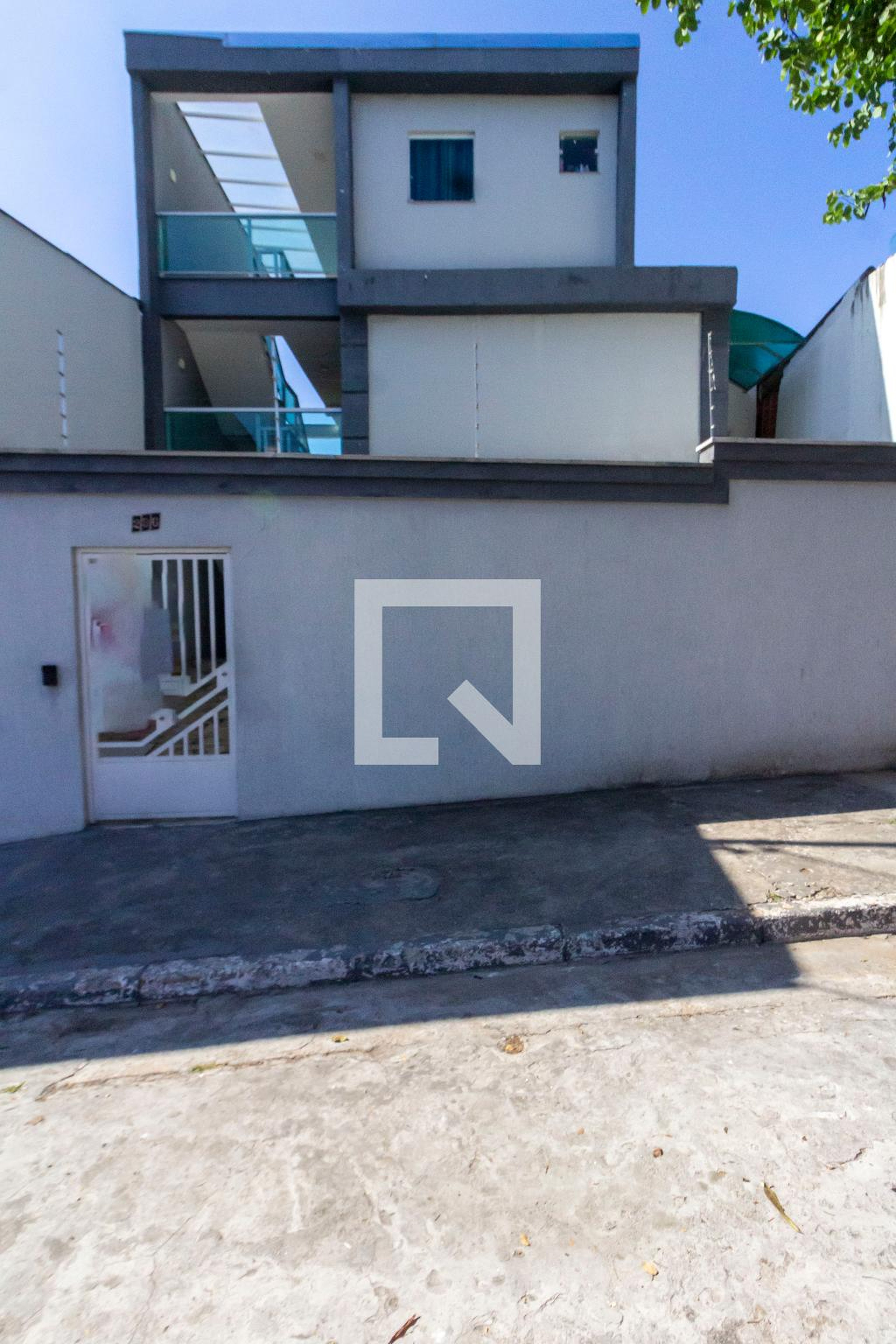 Fachada Condomínio em Rua Manuel Ribas, 296