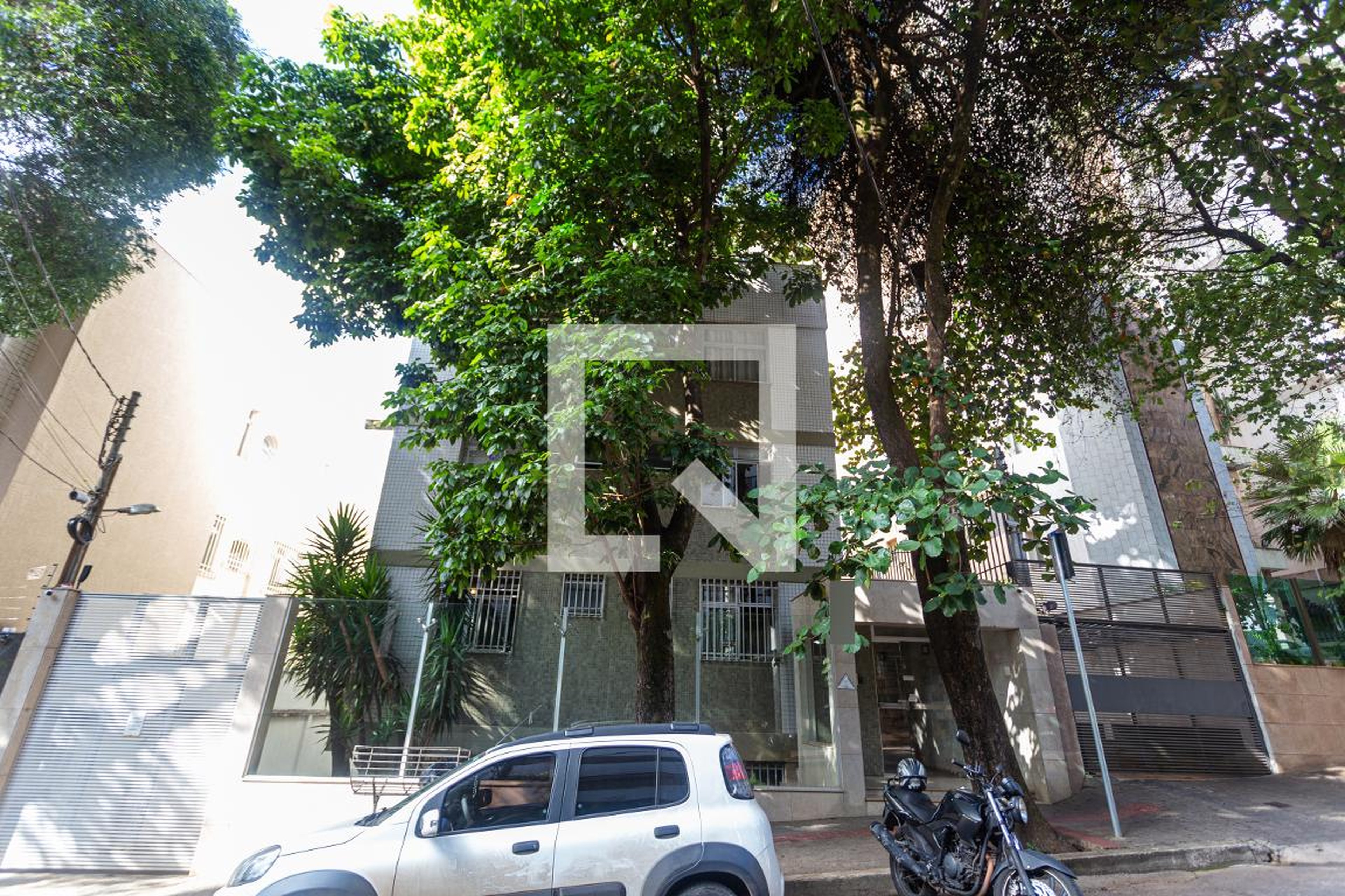 Fachada Condomínio em Rua Turibaté, 185