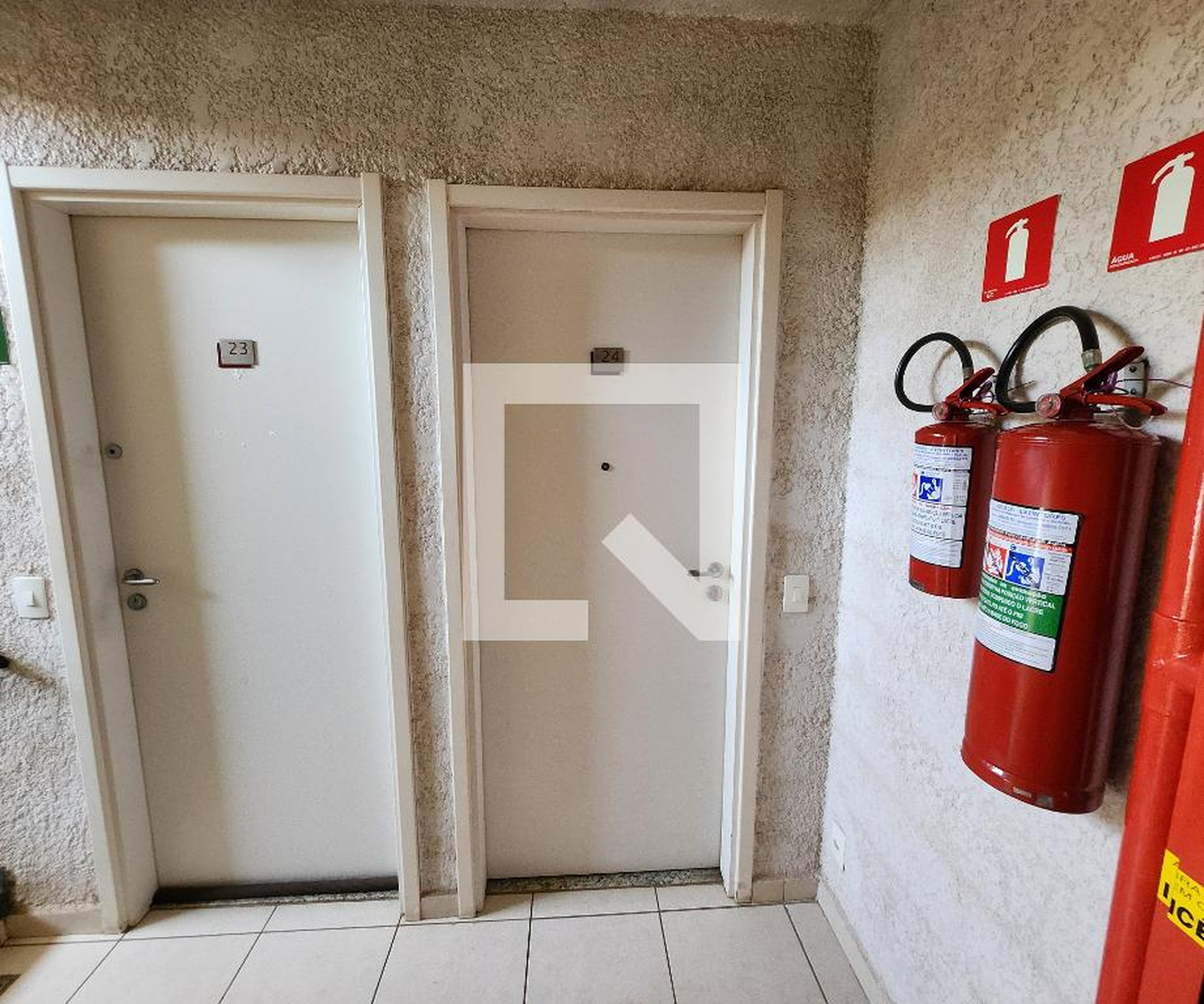 Entrada Condomínio em Rua Potiguara, 24