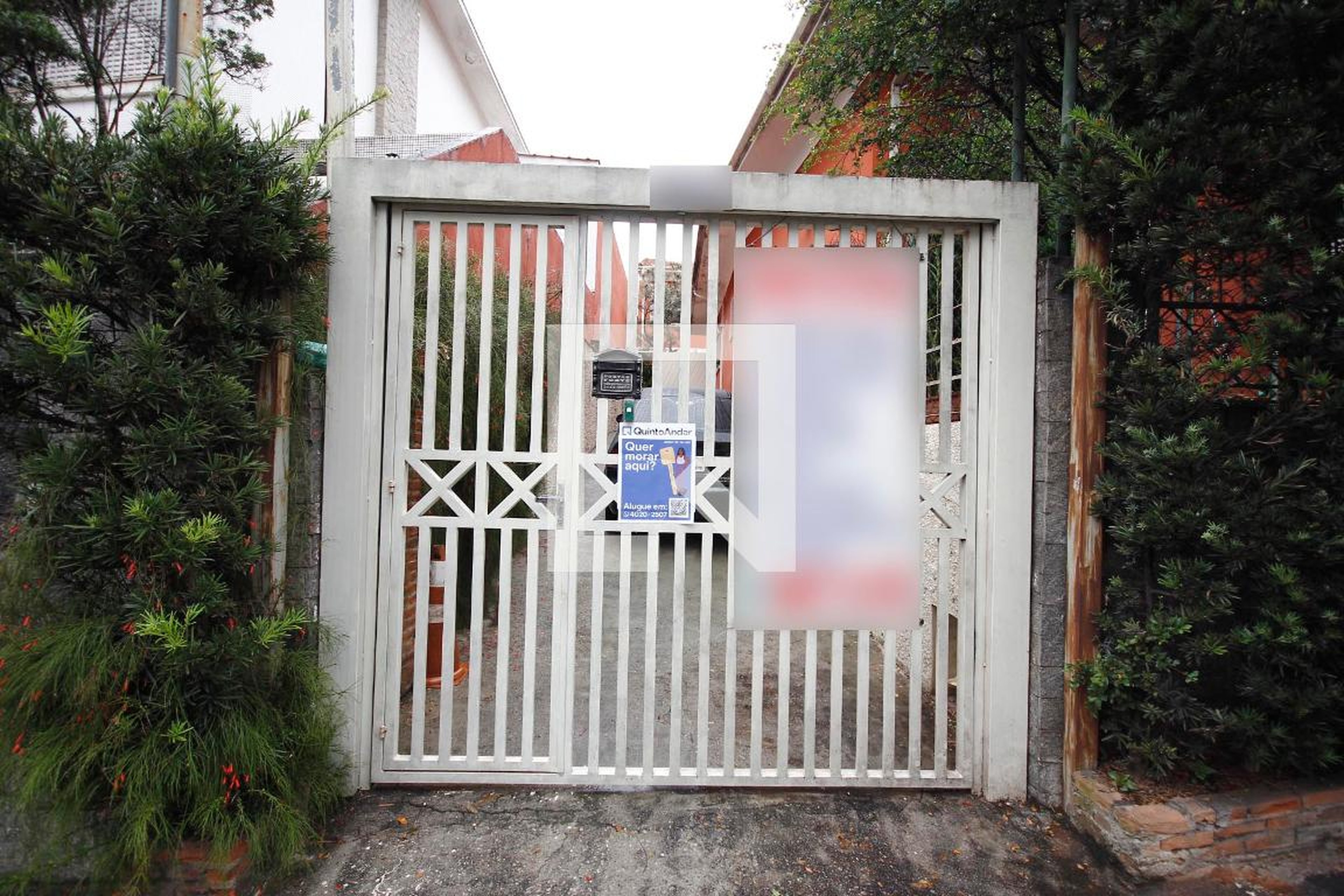 Fachada Condomínio em Rua Cláudio Rossi, 542