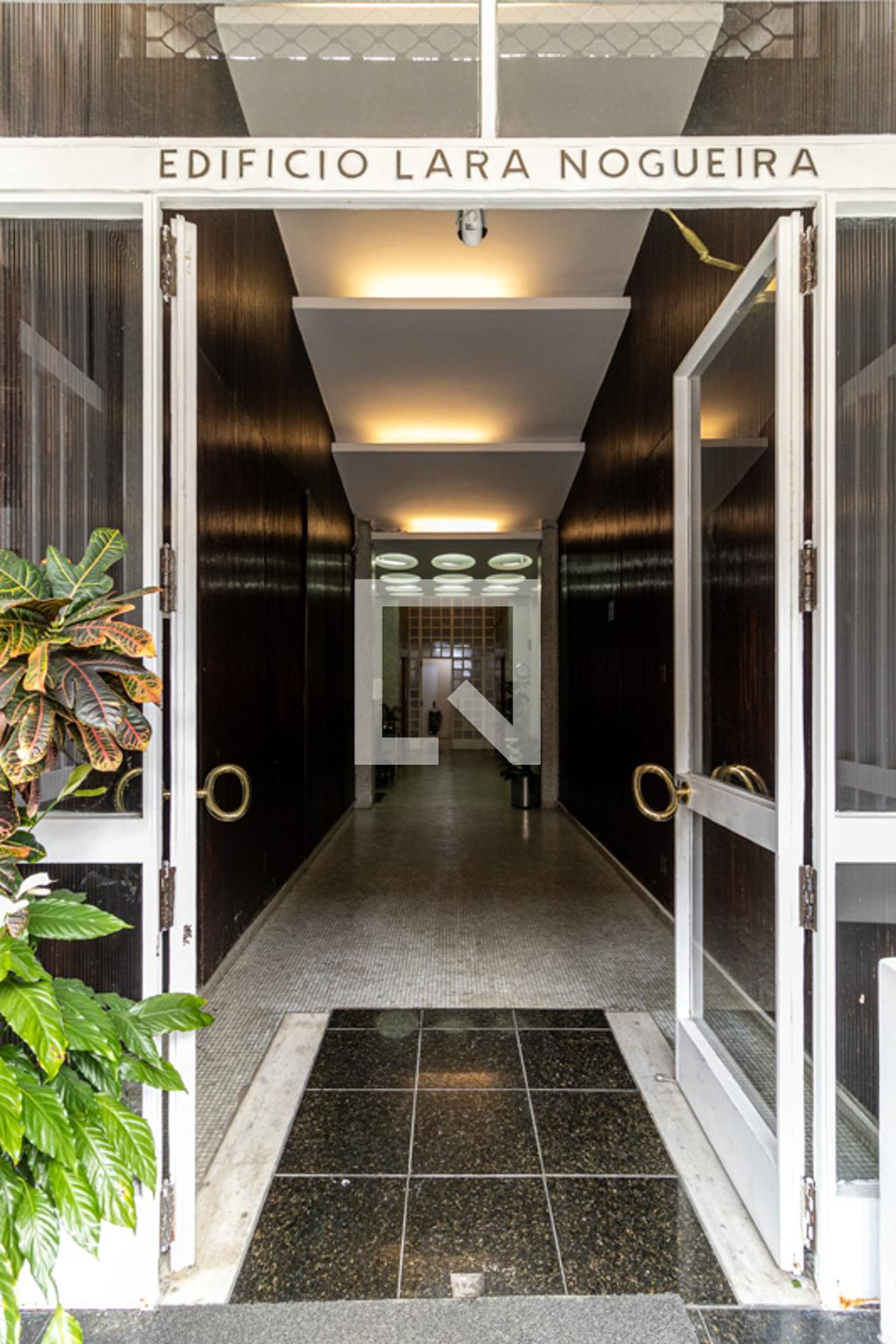 Entrada - Lara Nogueira