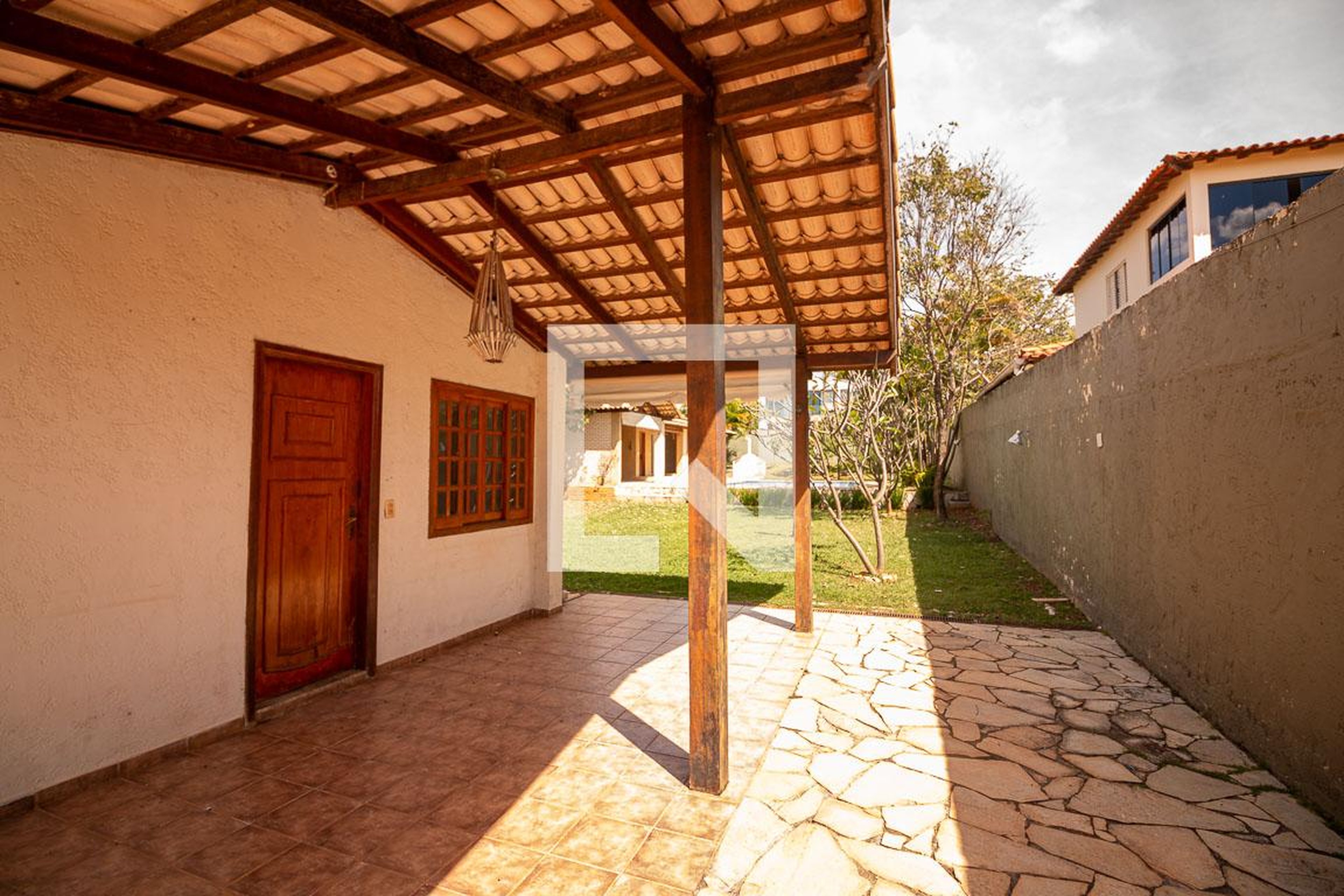 Fachada Condomínio em Condomínio Quintas do Sol, 11