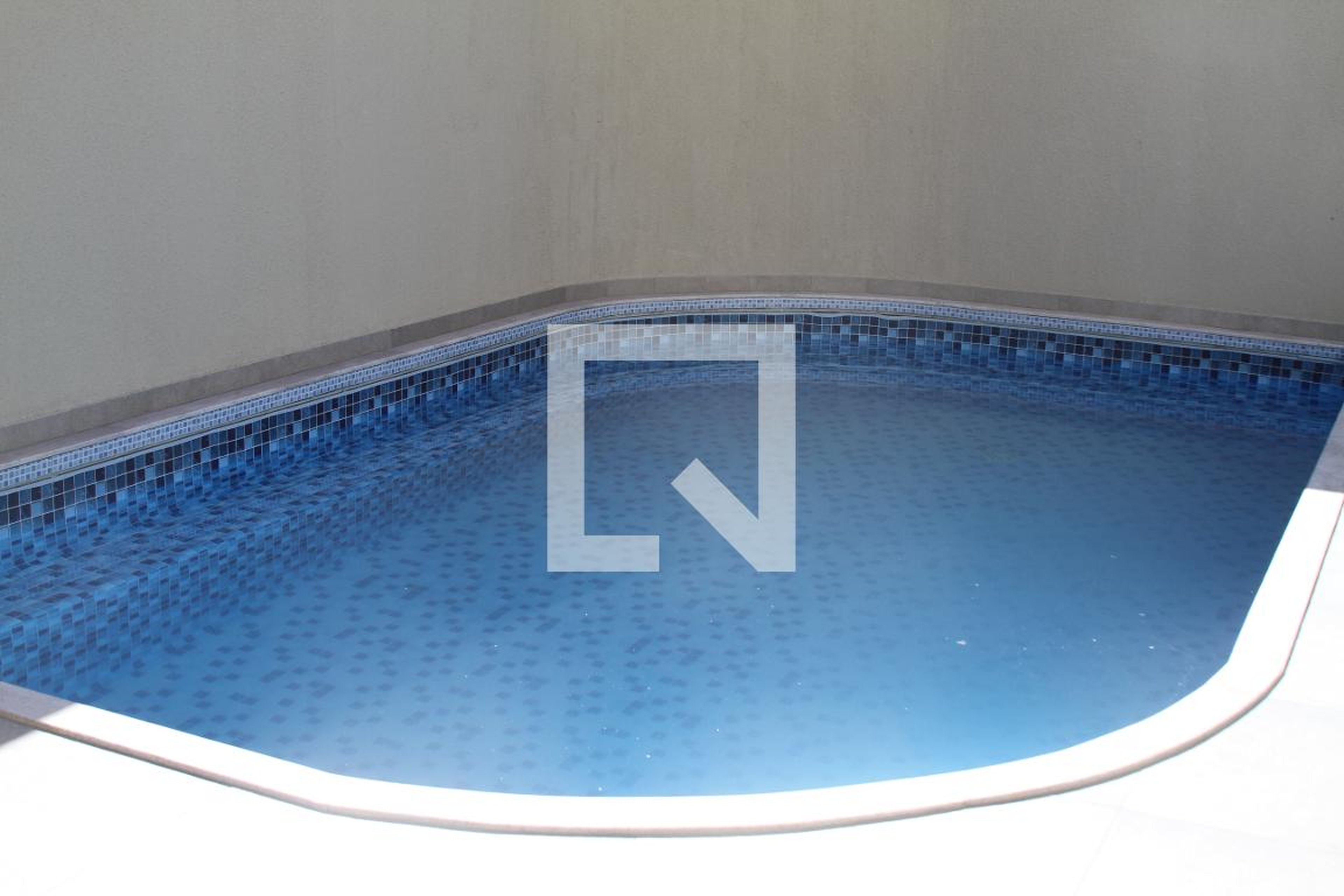 Piscina Condomínio Mediterrâneo