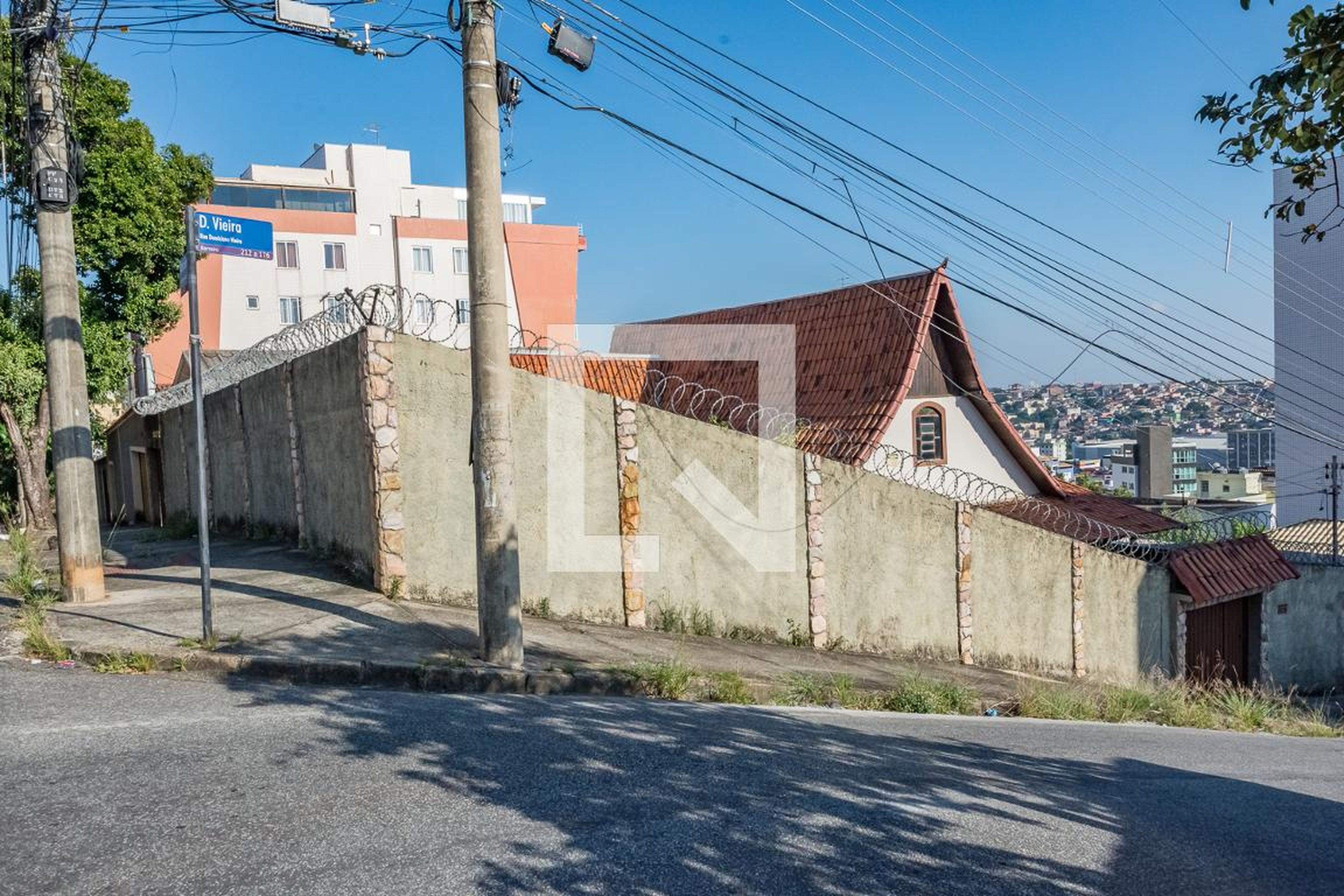 Fachada Condomínio em Rua Domiciano Viêira, 200