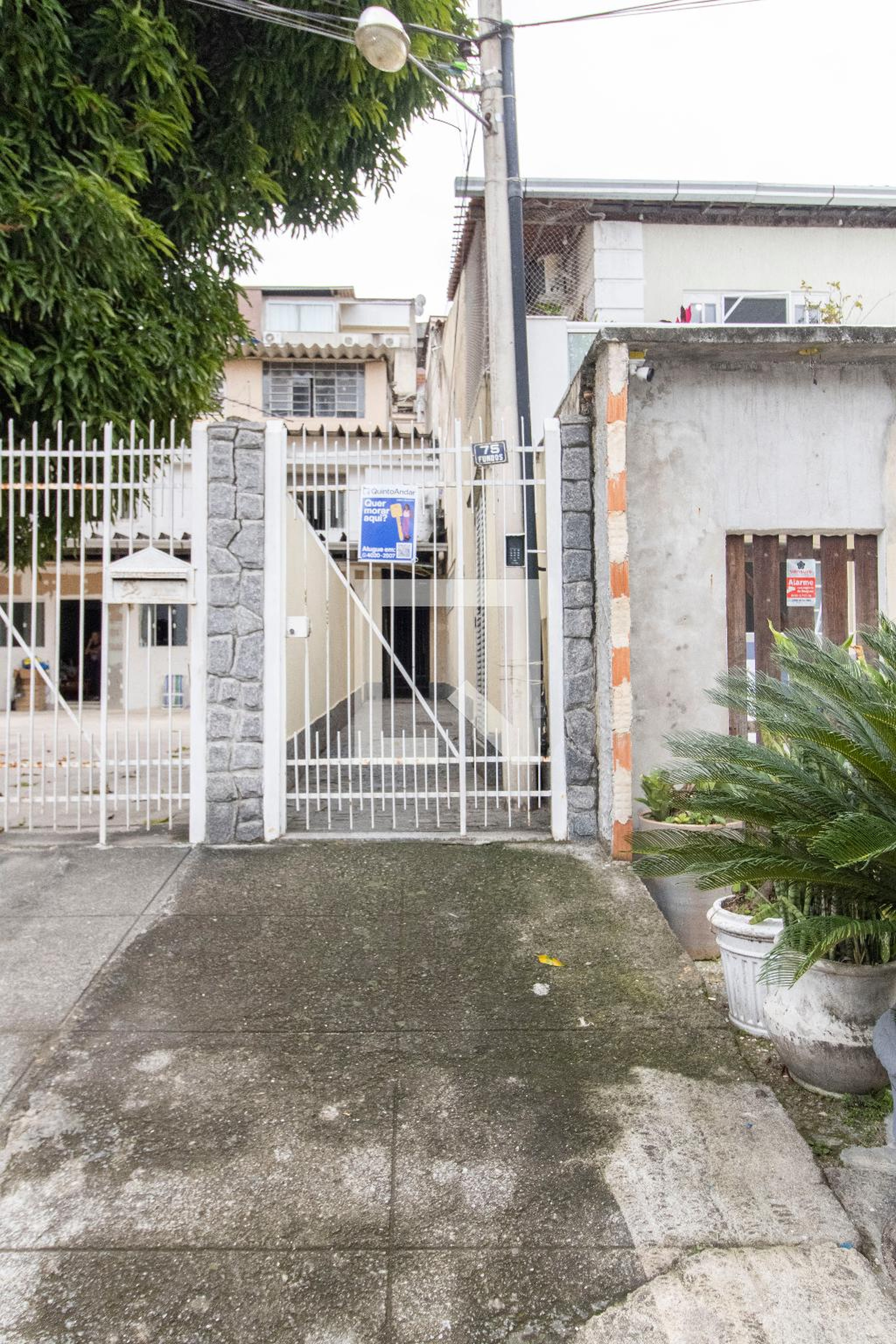 Fachada Condomínio em Rua Alasca, 75