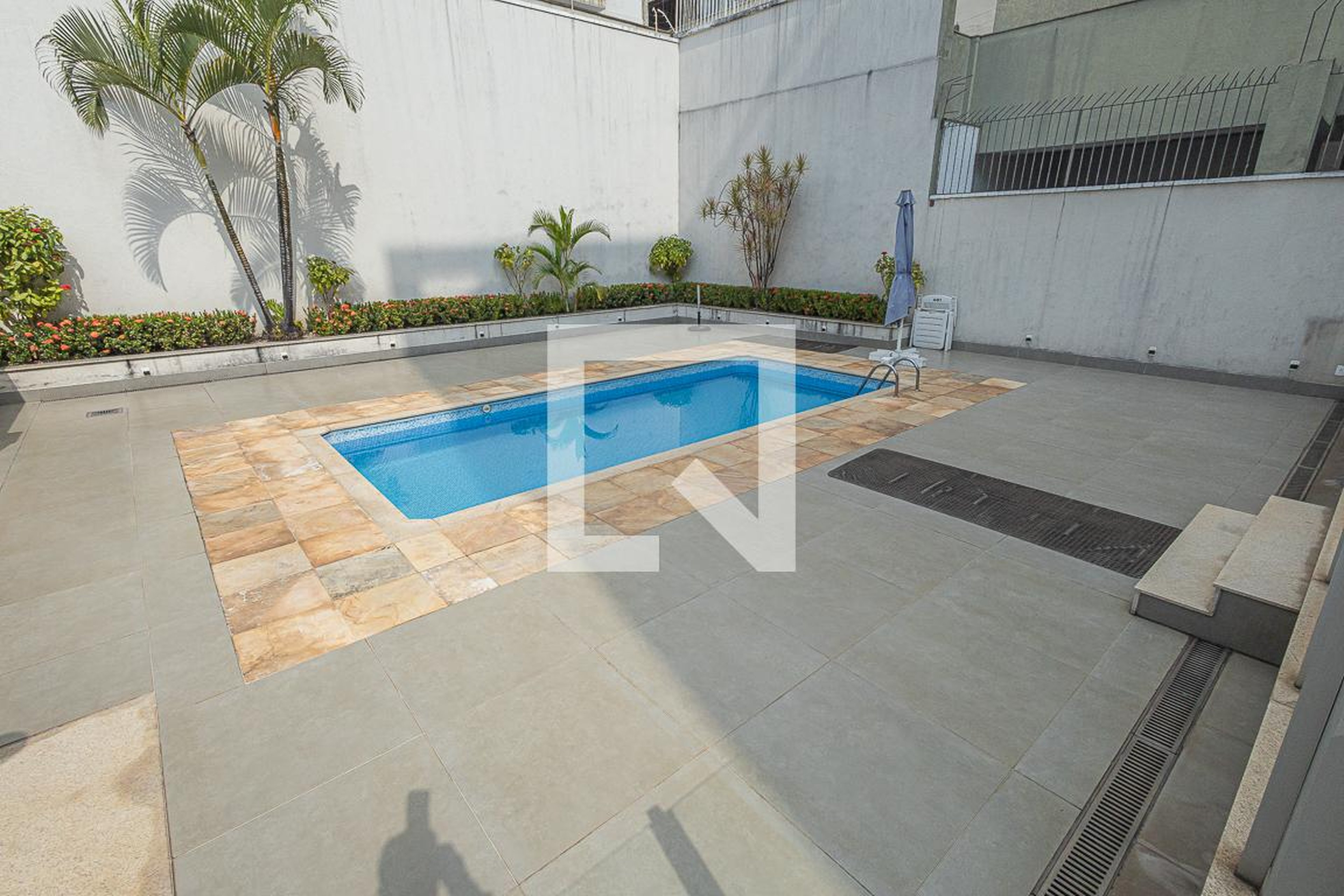 Piscina Condomínio em Rua Américo Macedo, 777