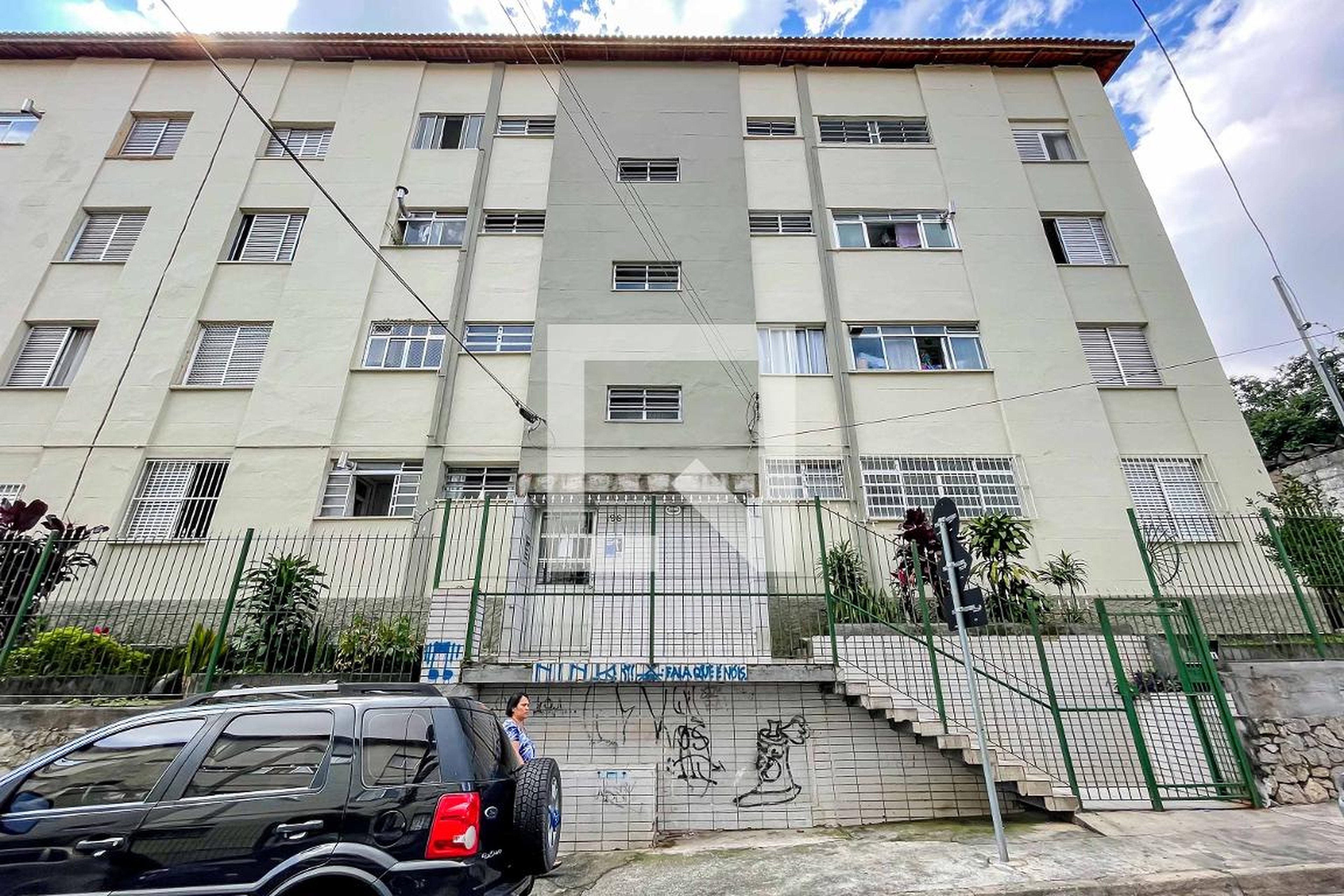 fachada Condomínio em Rua Doutor Domingos Guedes Cabral, 196