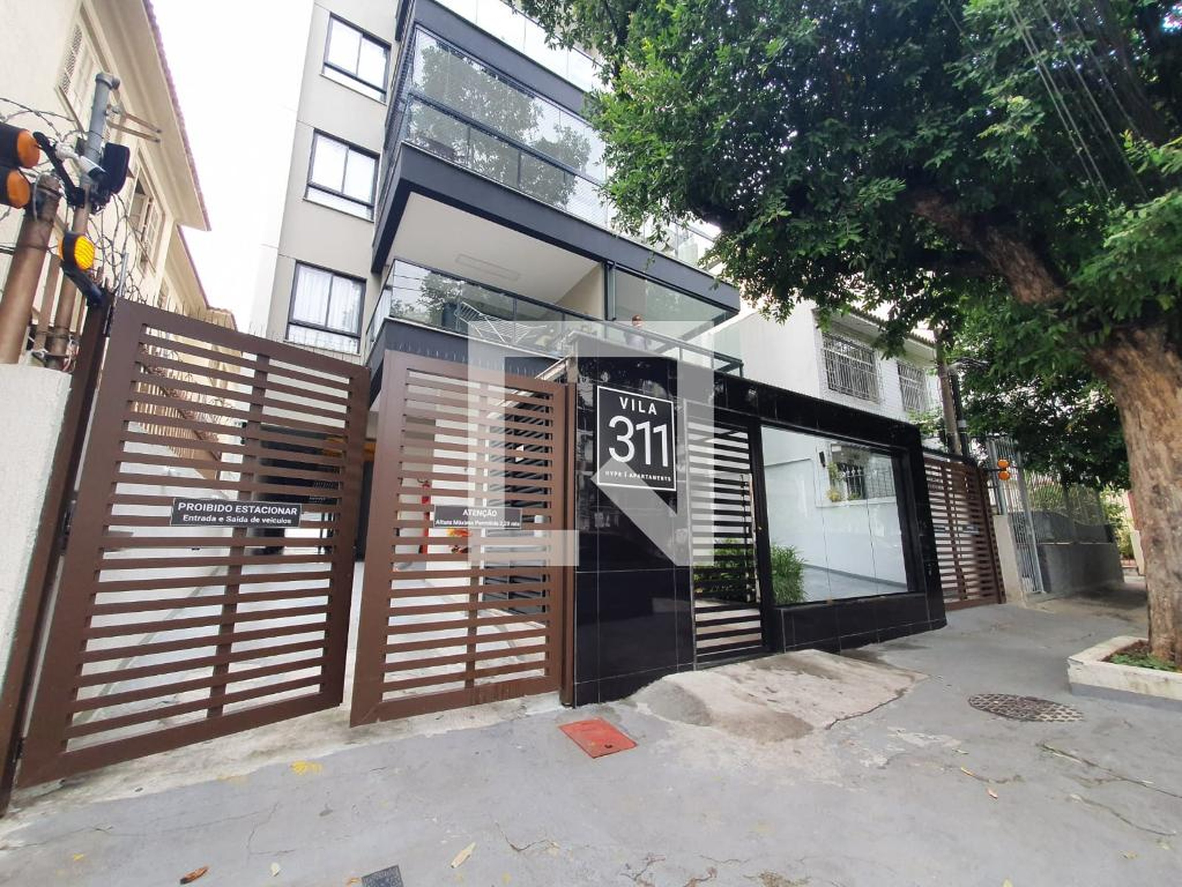 Fachada Condomínio em Rua Torres Homem, 402