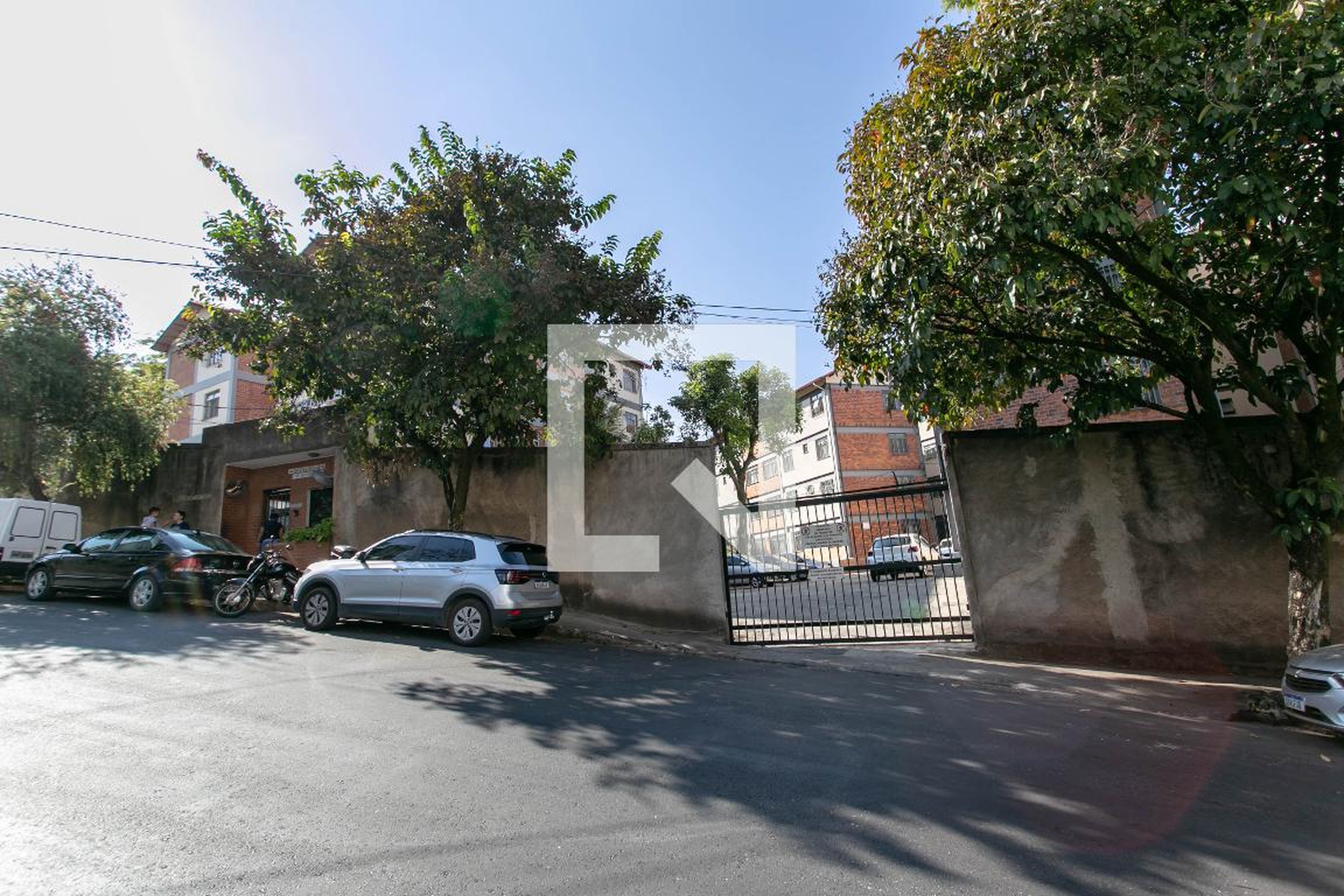 Fachada Condomínio em Rua Frei Cipriano, 64