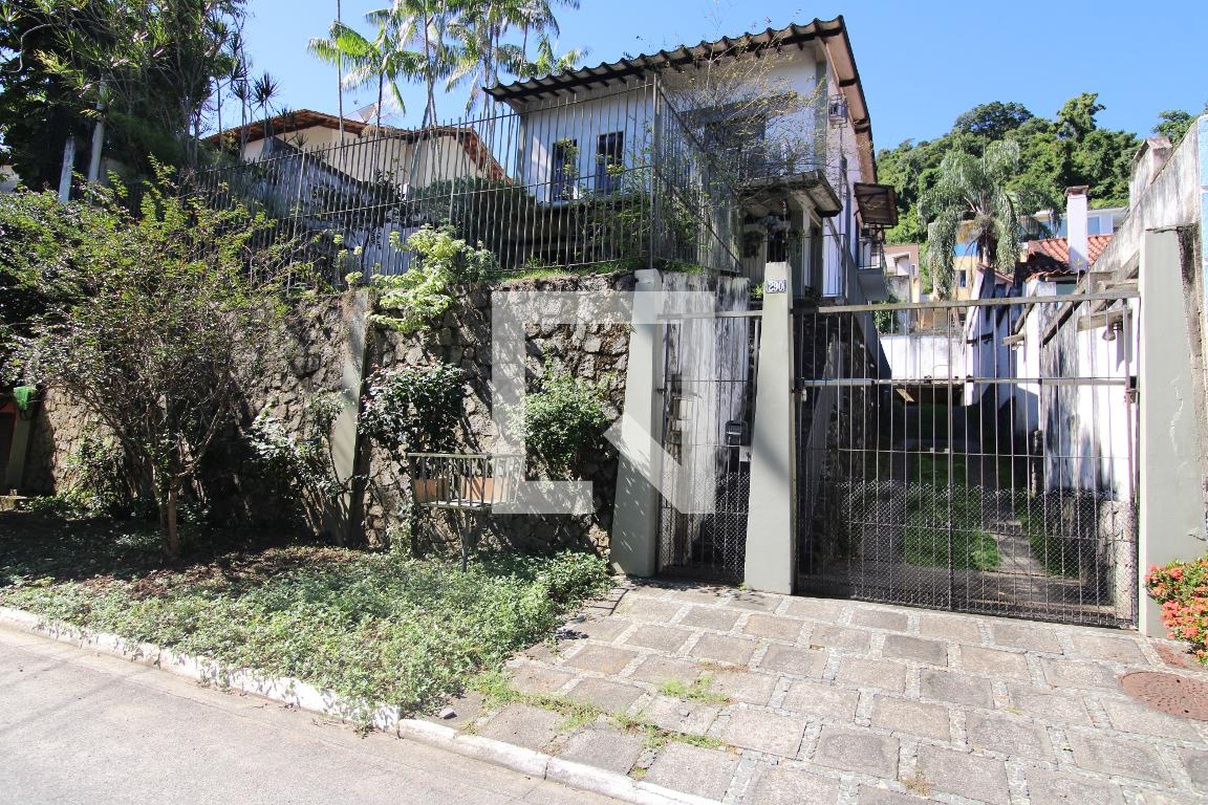 Fachada Condomínio em Rua Aroeira, 290