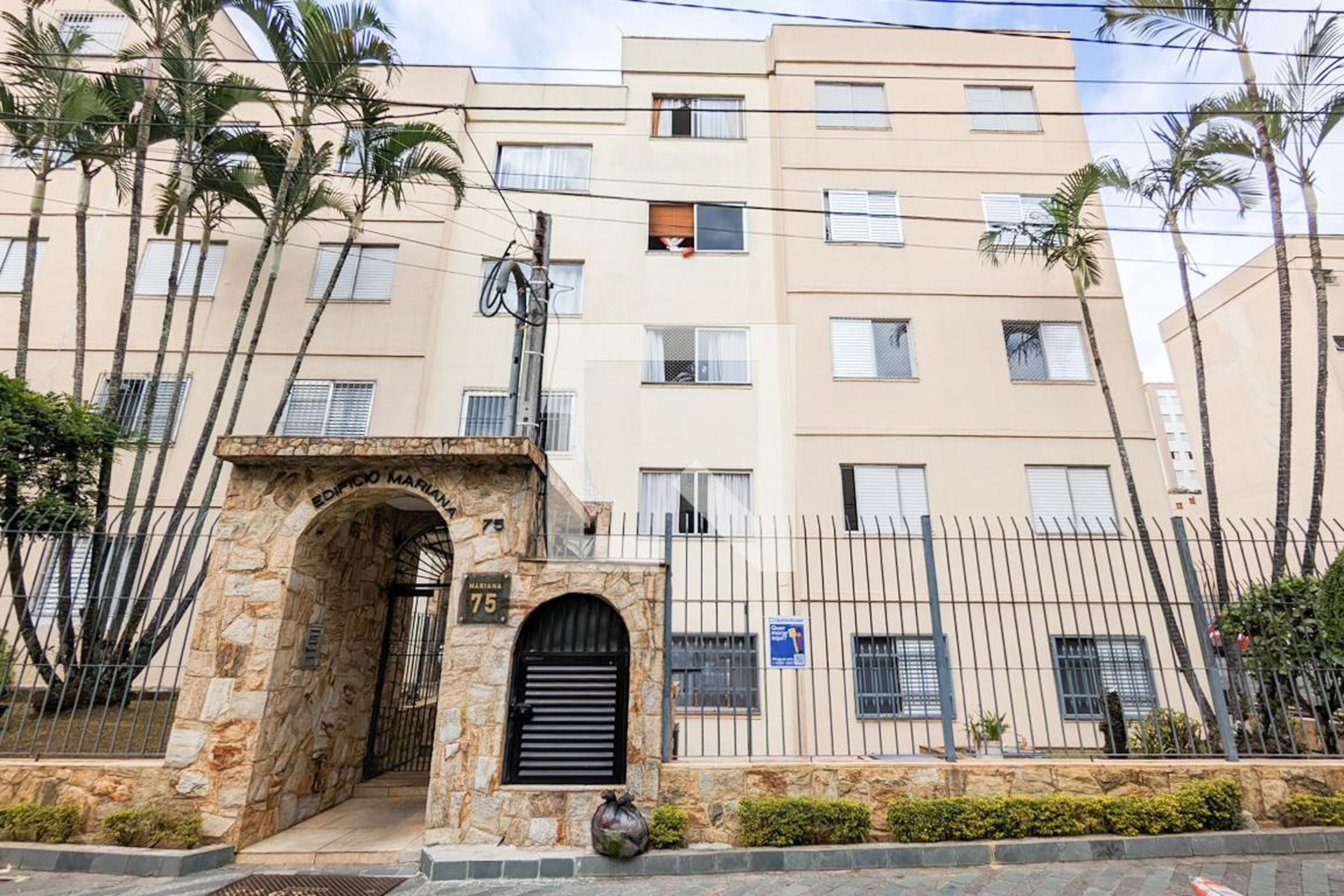 Fachada Condomínio em Rua Urbano de Oliveira Duarte, 75