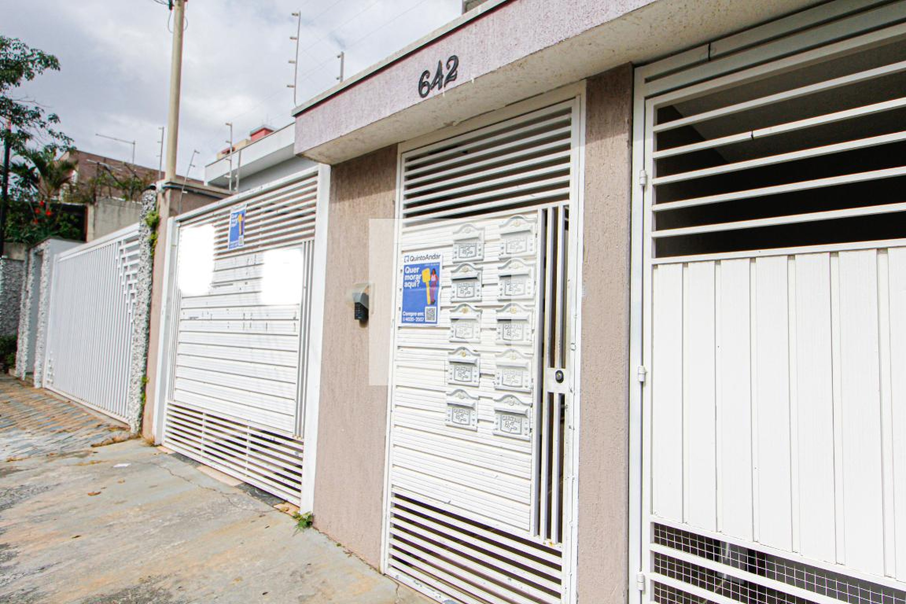 Fachada Condomínio em Rua Arujá, 642