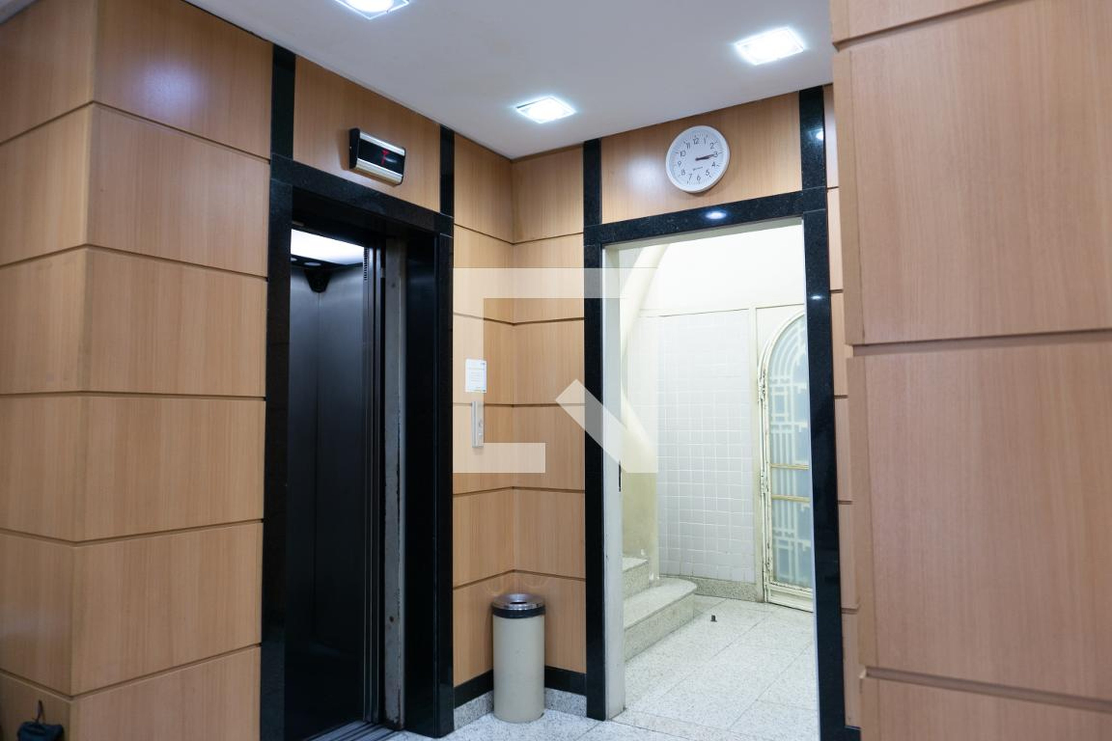 Elevador - Ferreira Neves