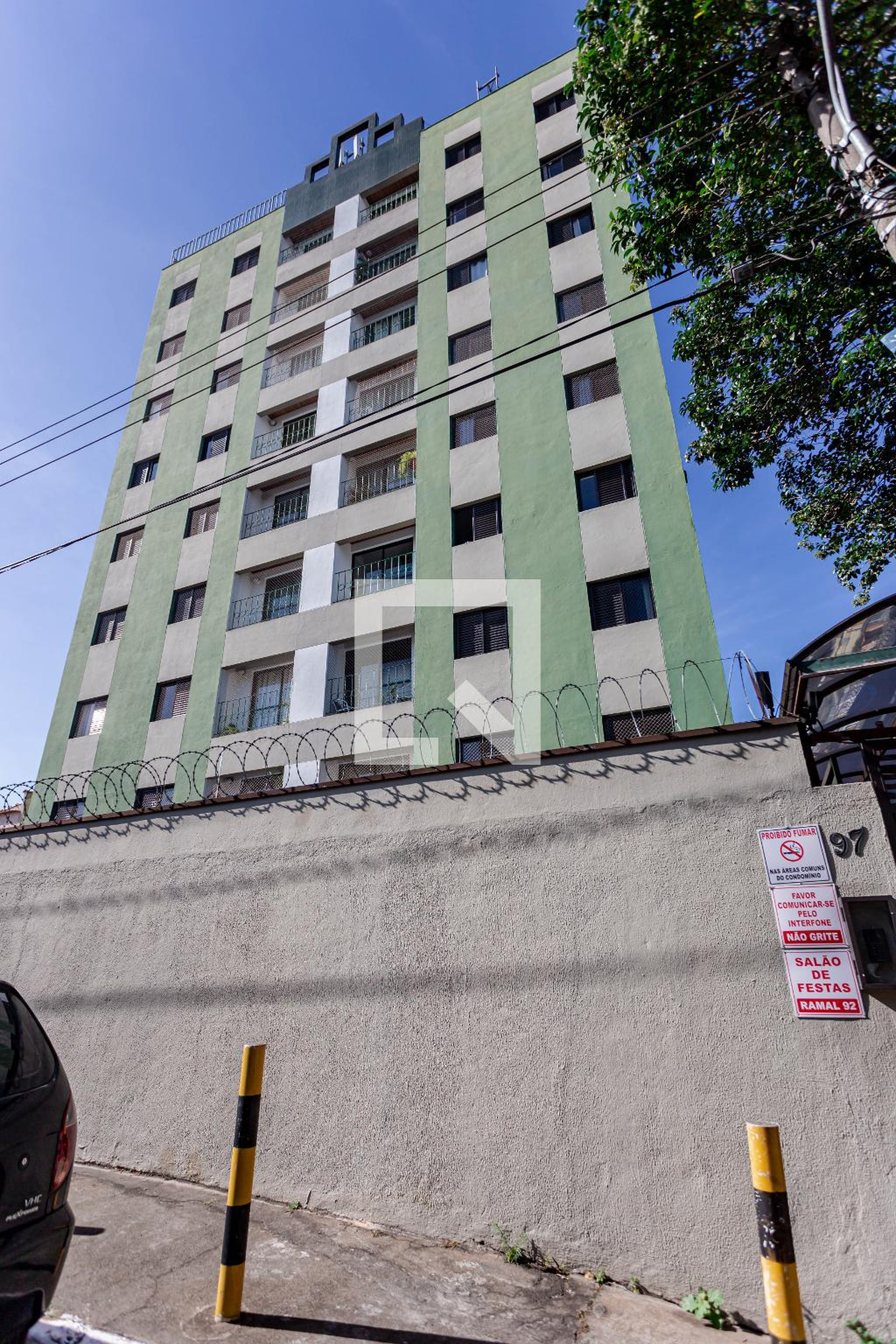 Fachada Condomínio em Rua Roberto Duarte Ribas, 36