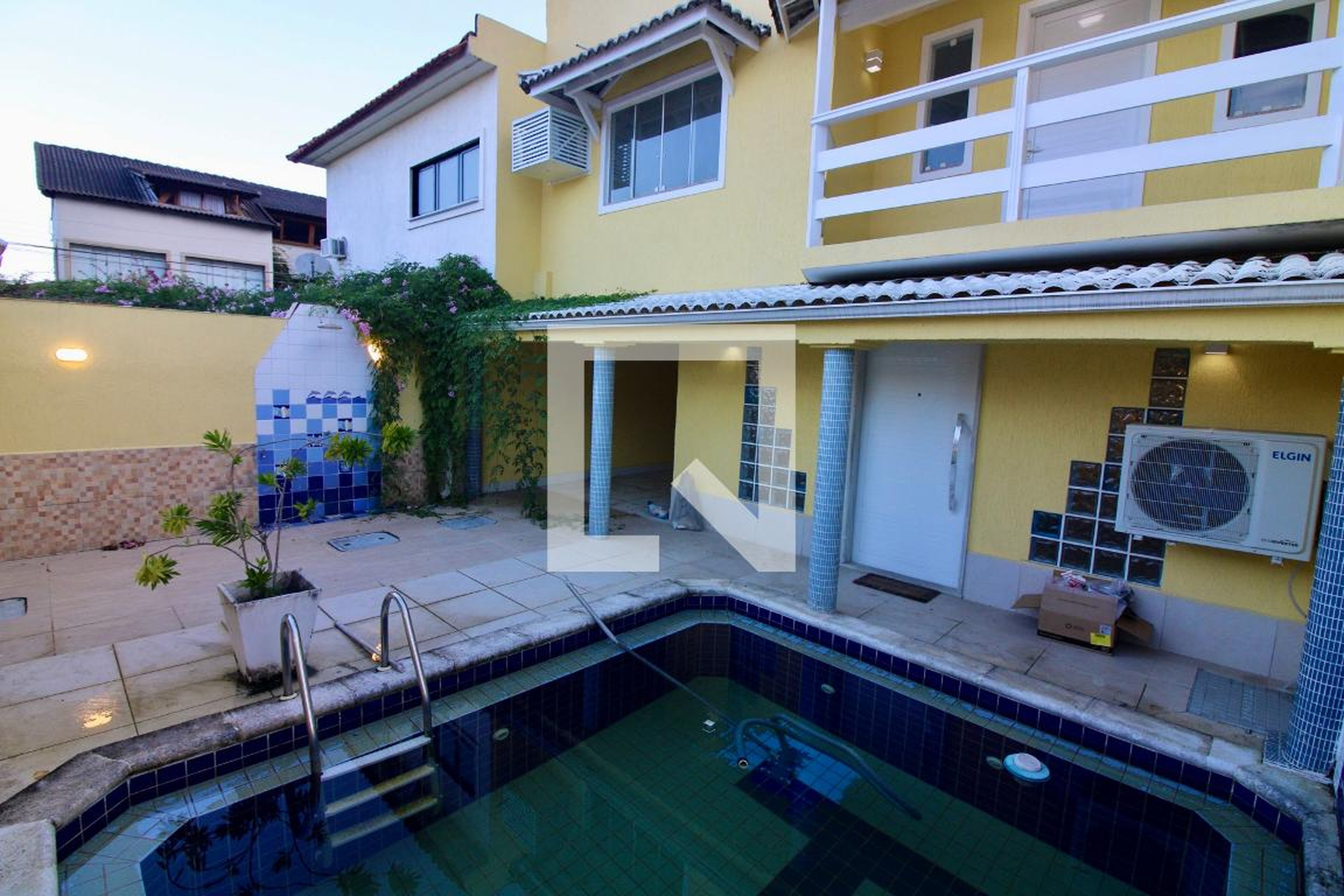 Piscina - Flamboyant