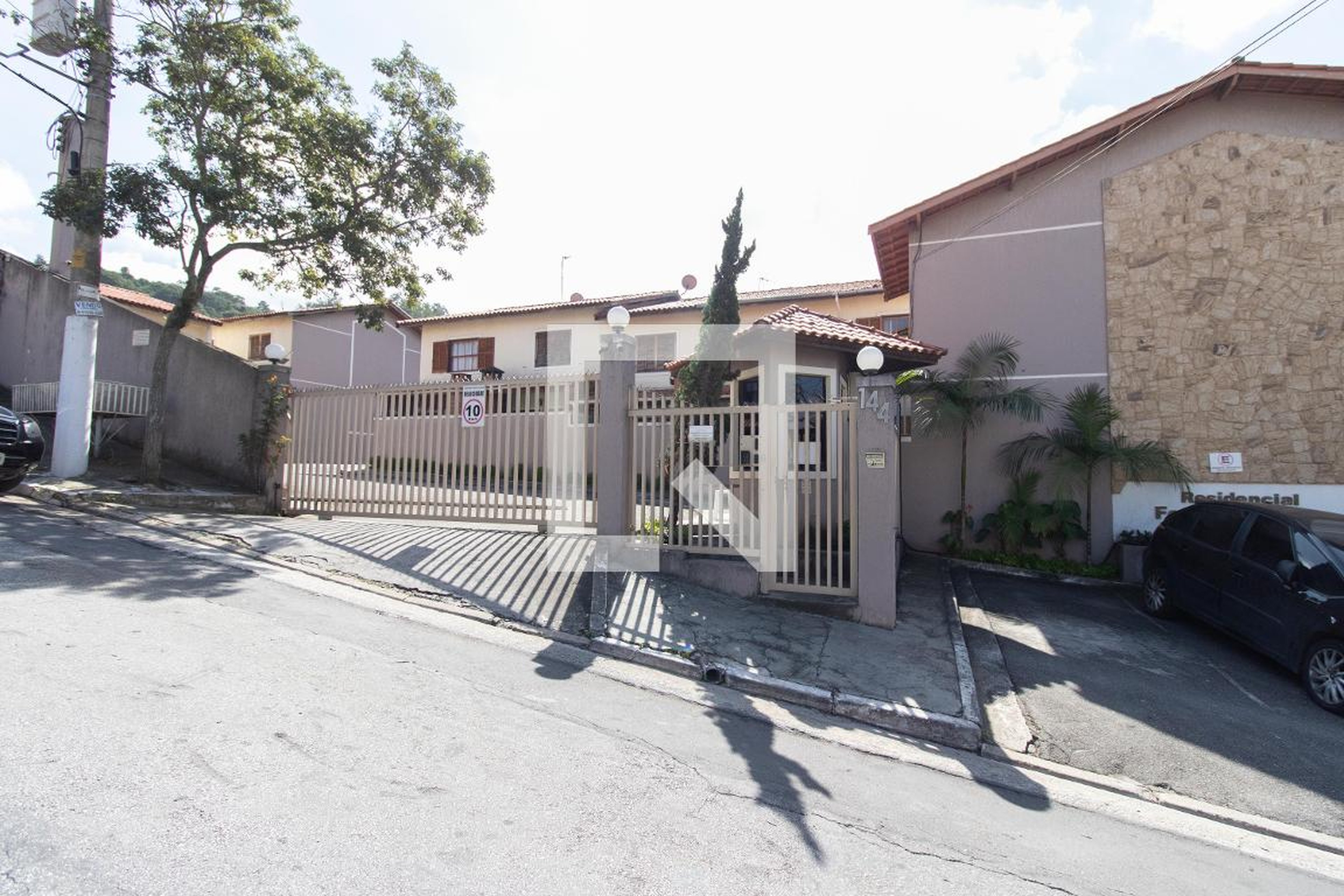 Fachada do Condomínio Condomínio em Rua Dionísio de Sousa, 144