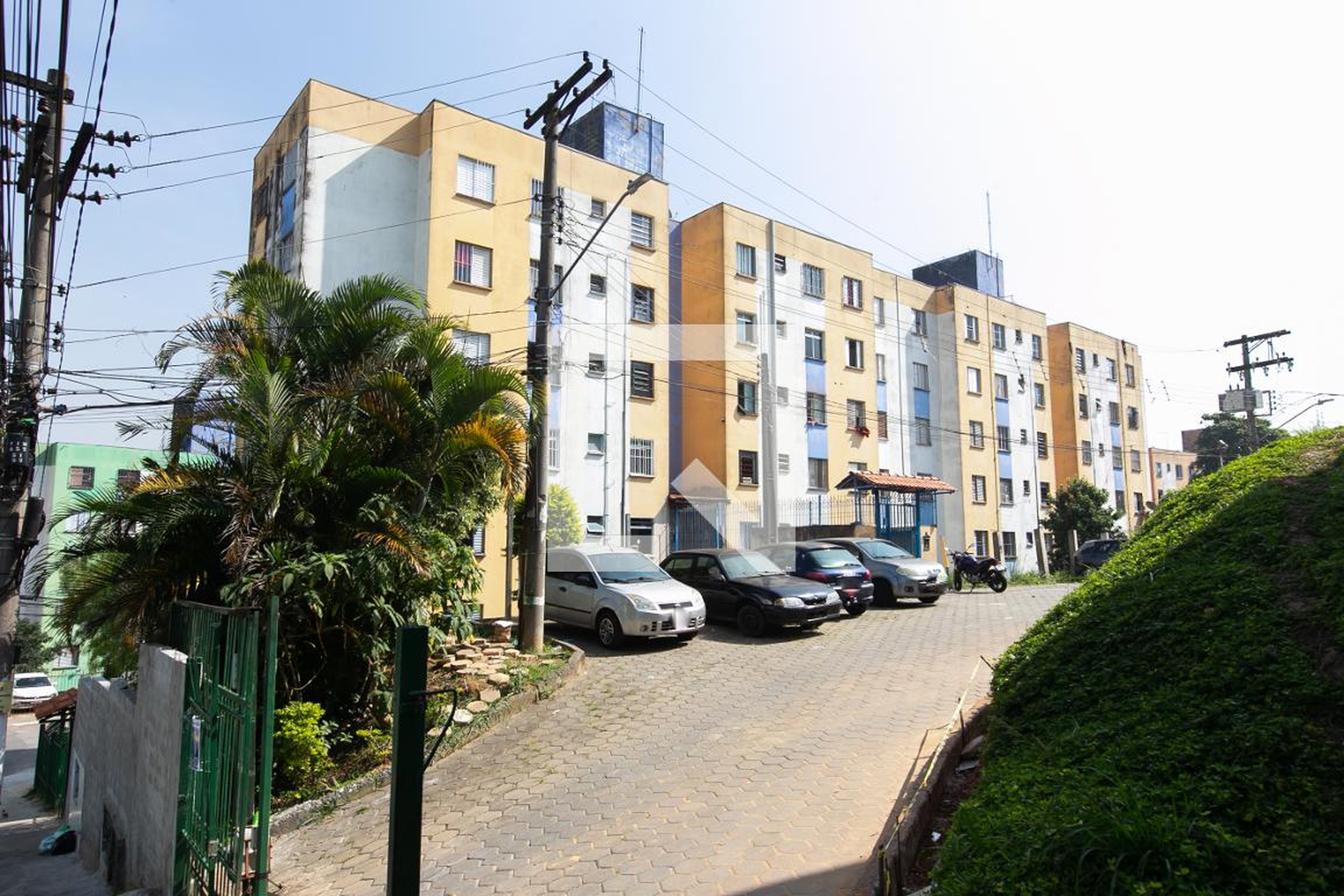 Condomínio - Conjunto Habitacional Garagem