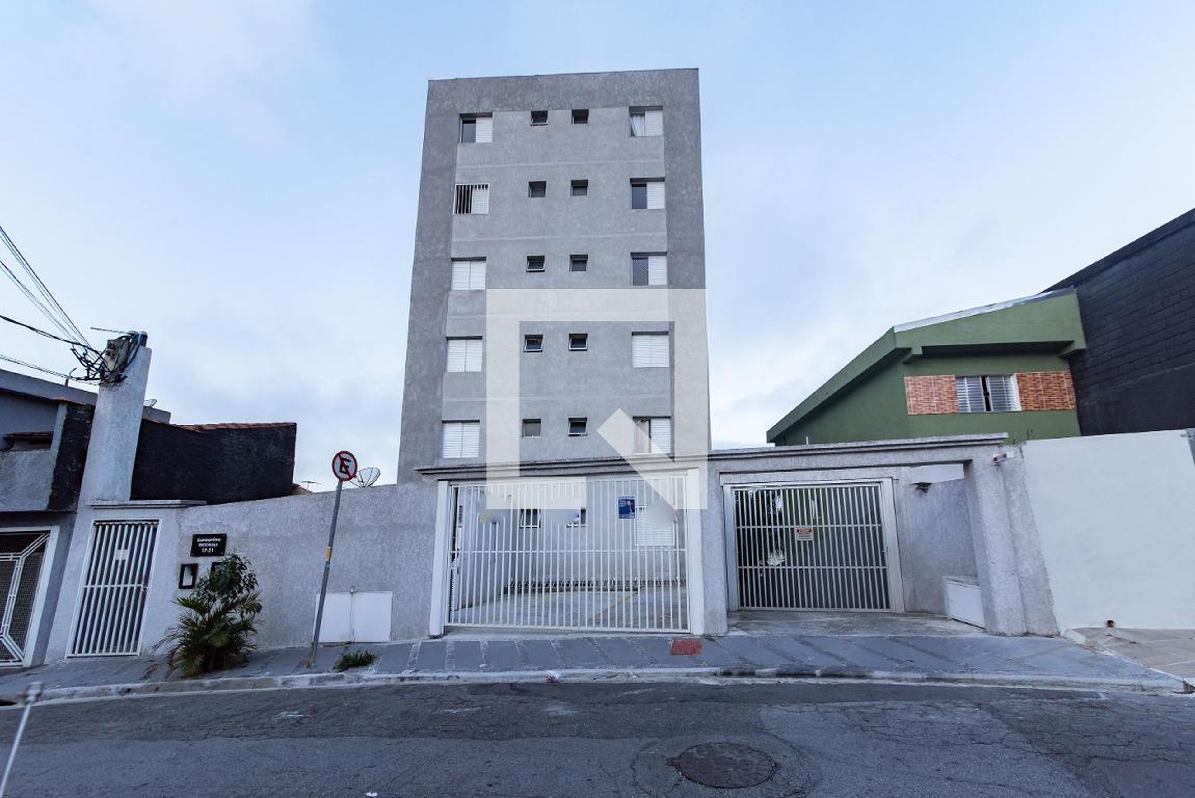 Fachada Condomínio em Rua das Begônias, 21