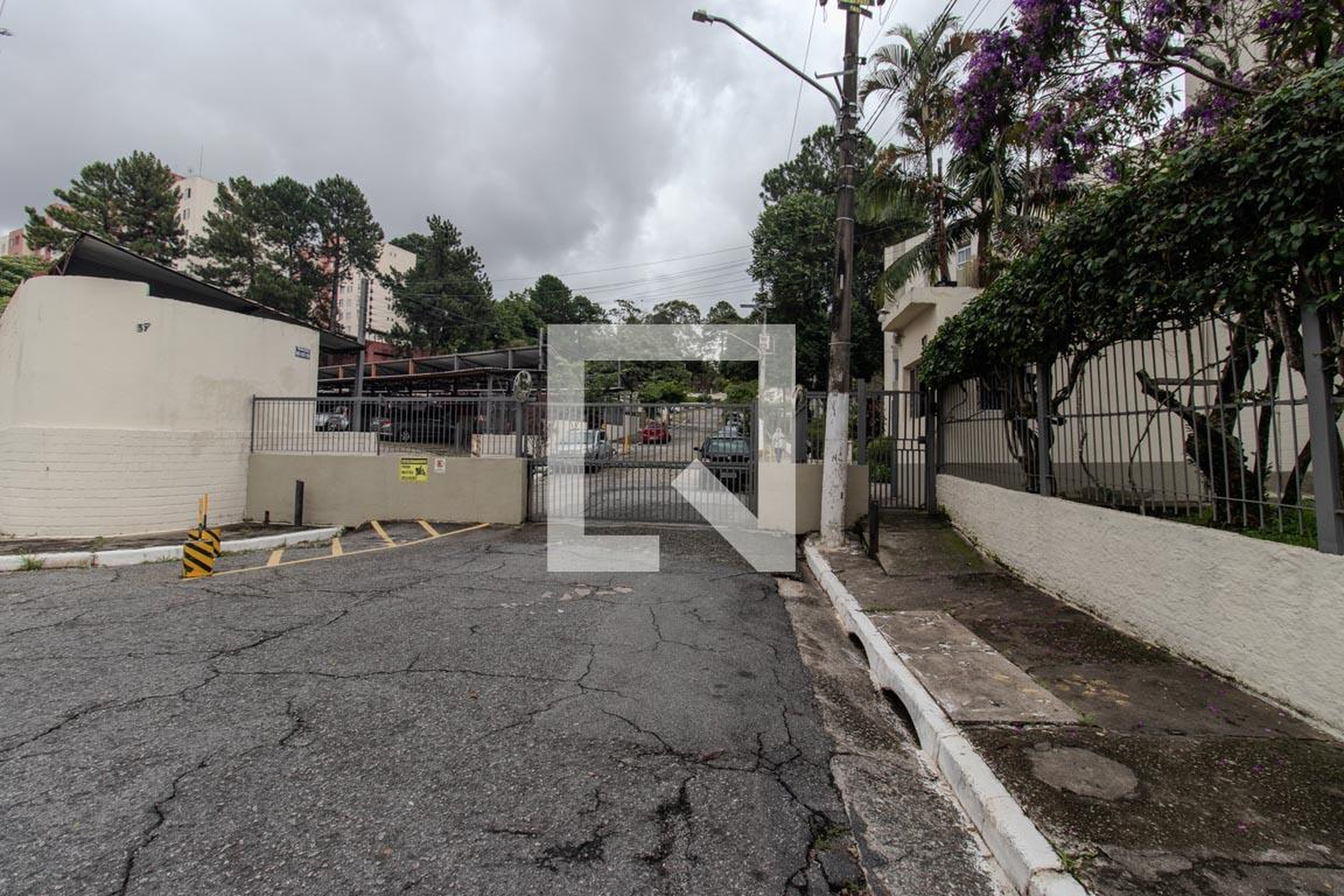 Fachada Condomínio em Rua Alcindo Bueno de Assis, 400