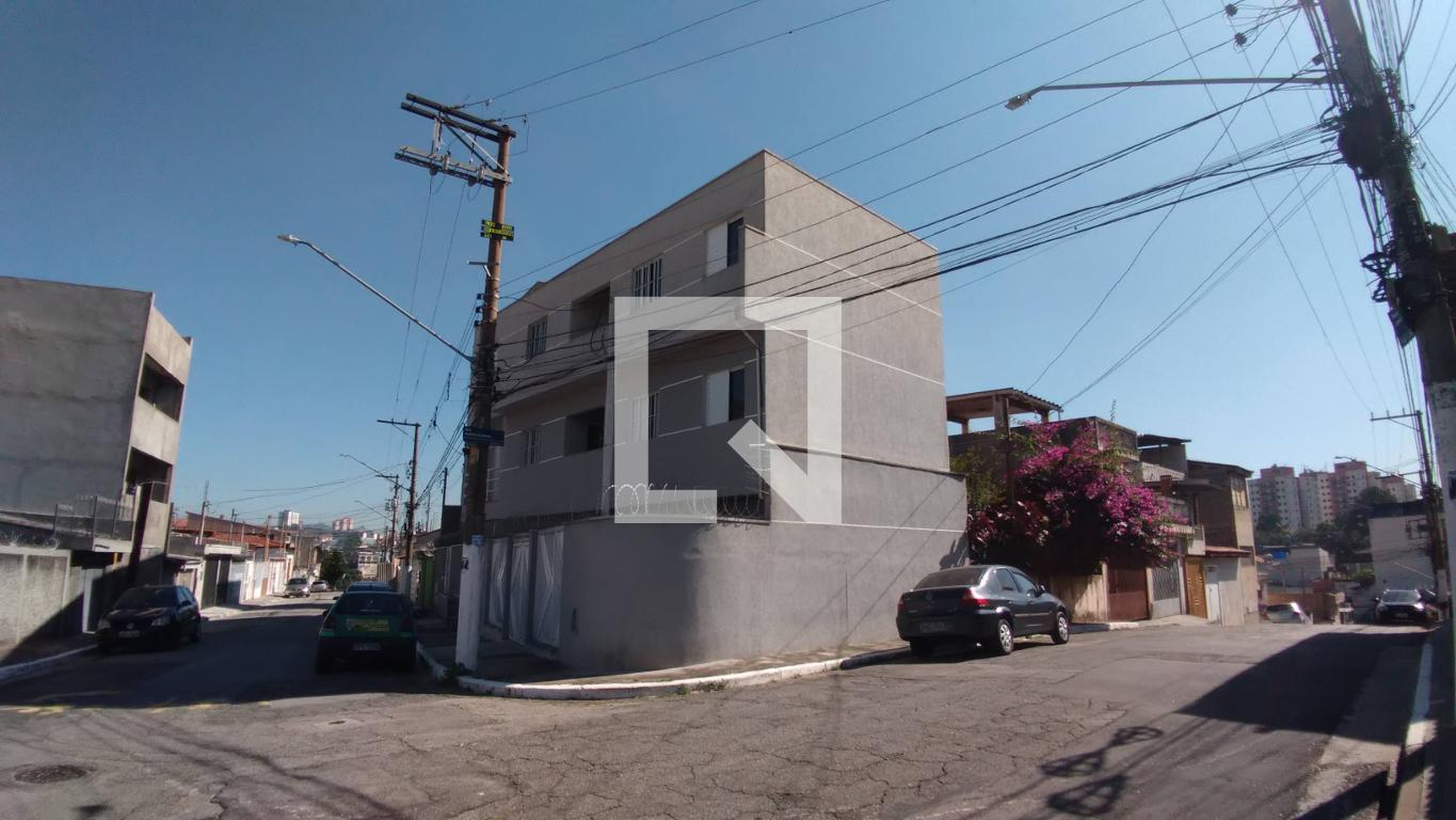 Fachada Condomínio em Rua Antônio Carbono, 18