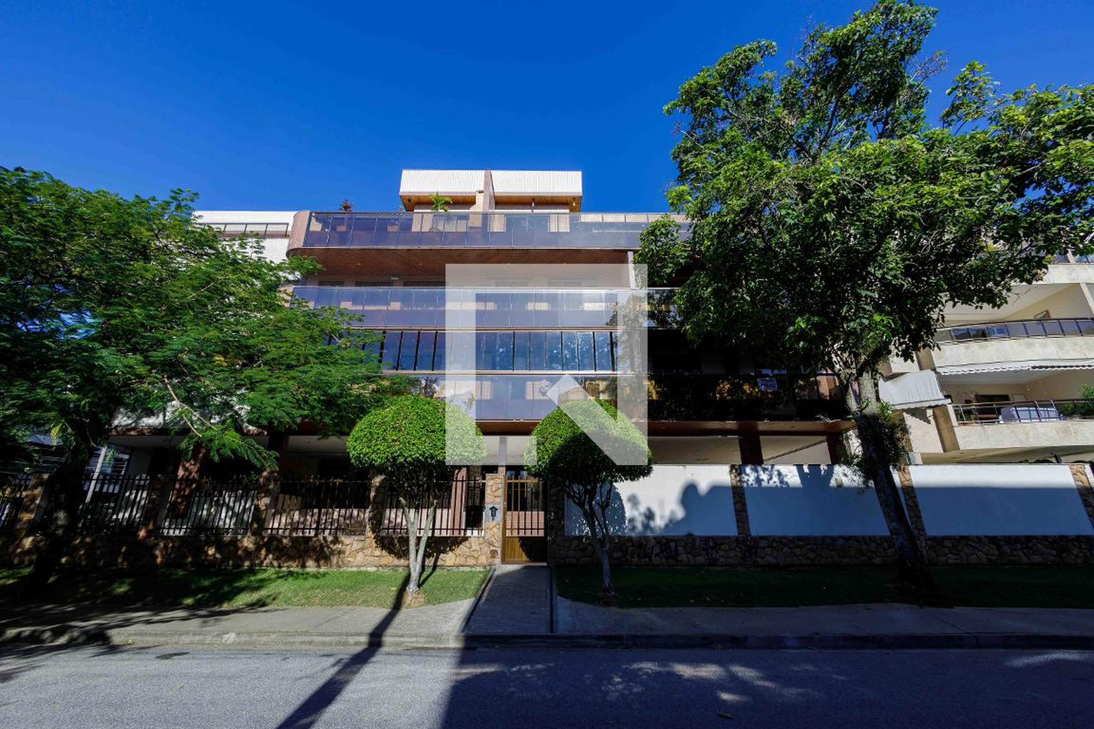 Fachada Condomínio em Rua Raul da Cunha Ribeiro, 611