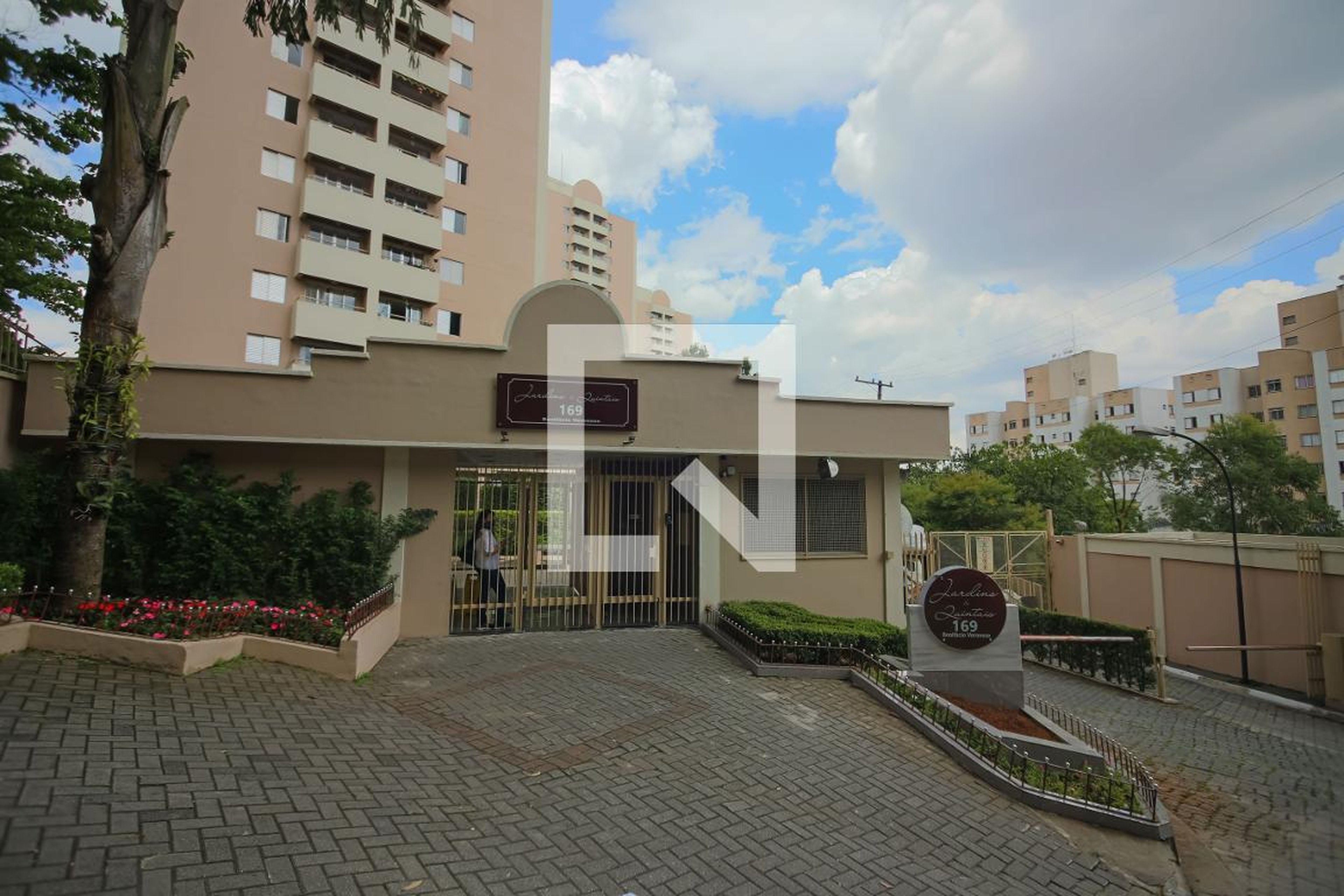 Fachada do Condomínio Condomínio Jardins e Quintais