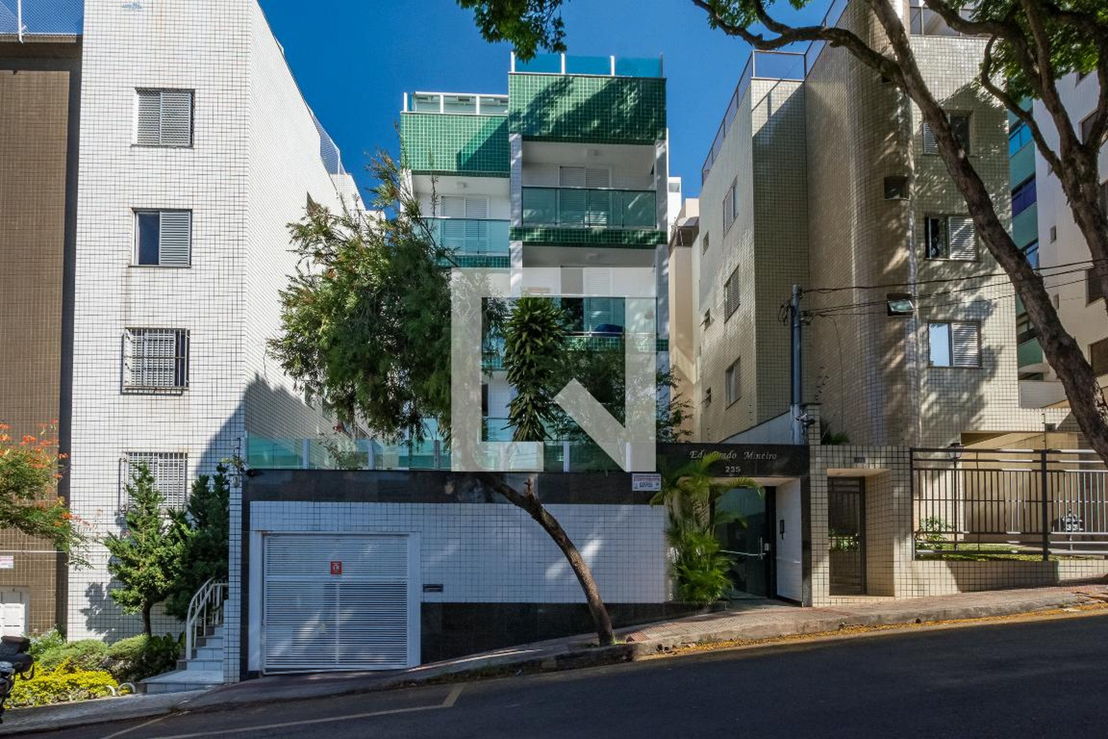 Fachada Condomínio em Rua Rio Claro, 235