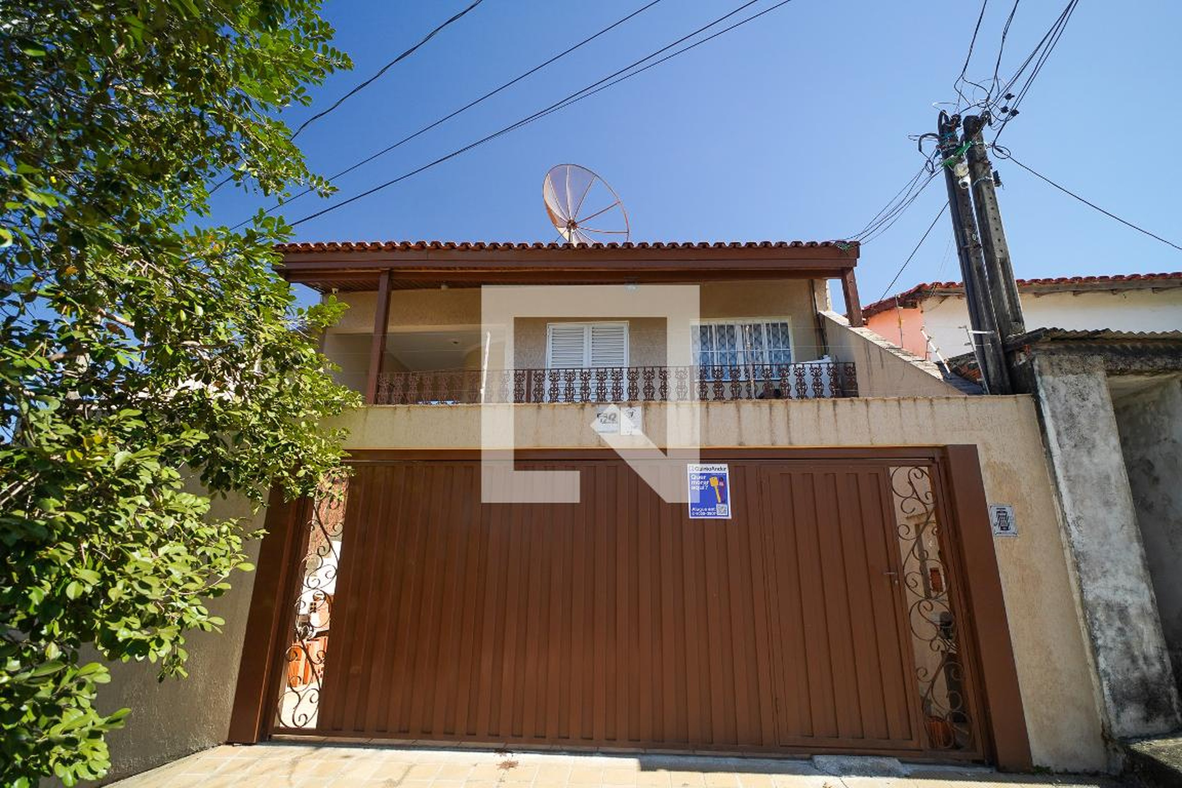 Fachada Condomínio em Rua João Roman Lopes, 204