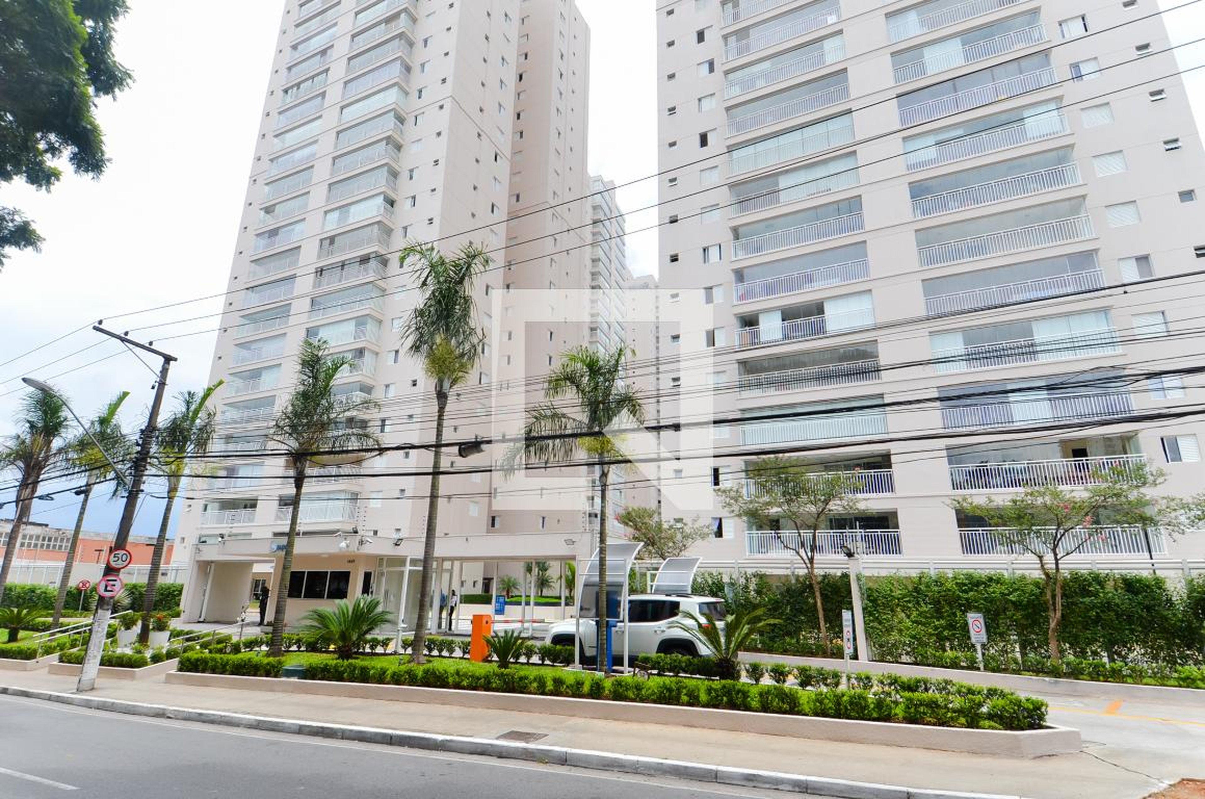 Fachada do Condomínio Condomínio Supera