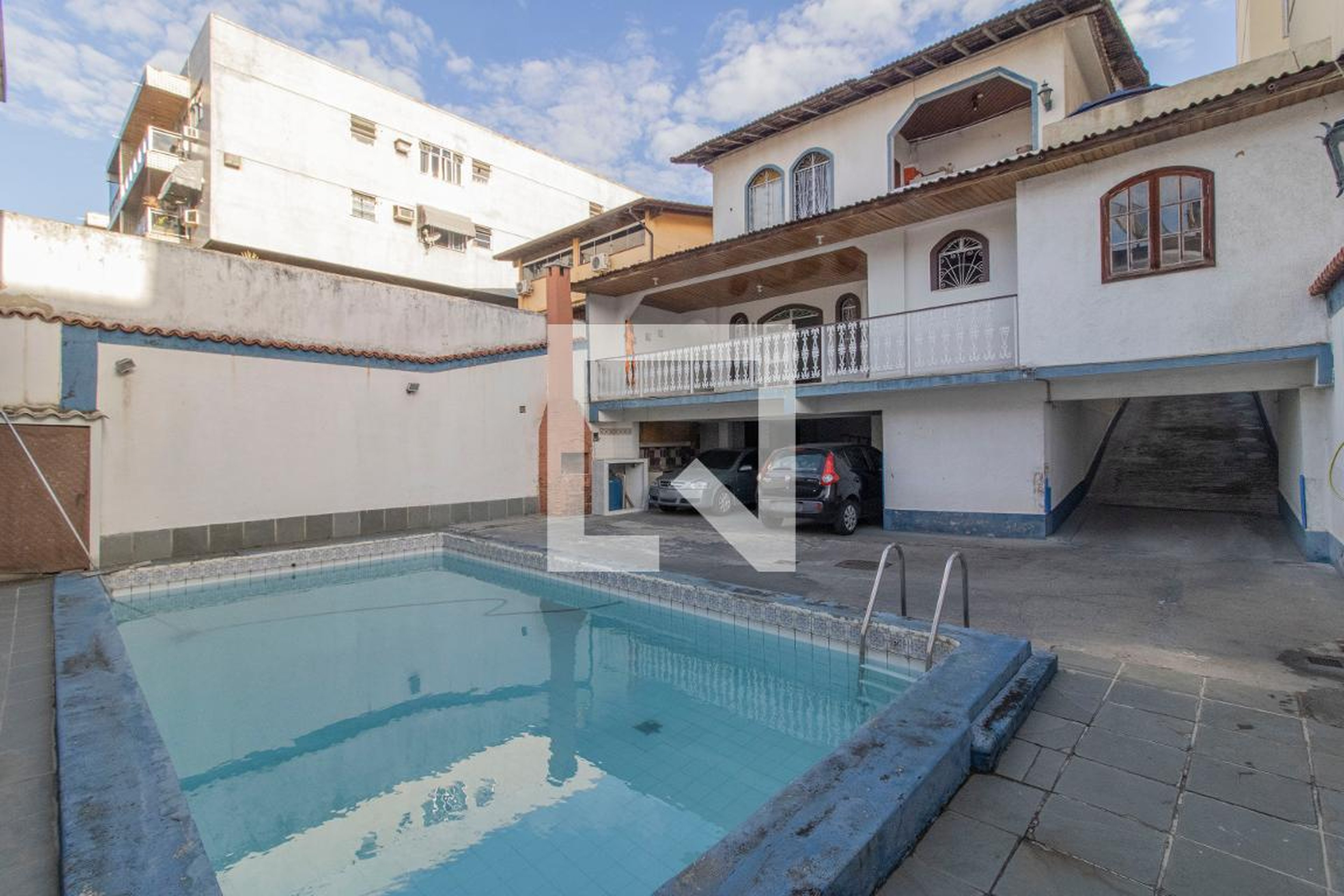 Fachada Condomínio em Rua Dom Antônio de Macedo, 136