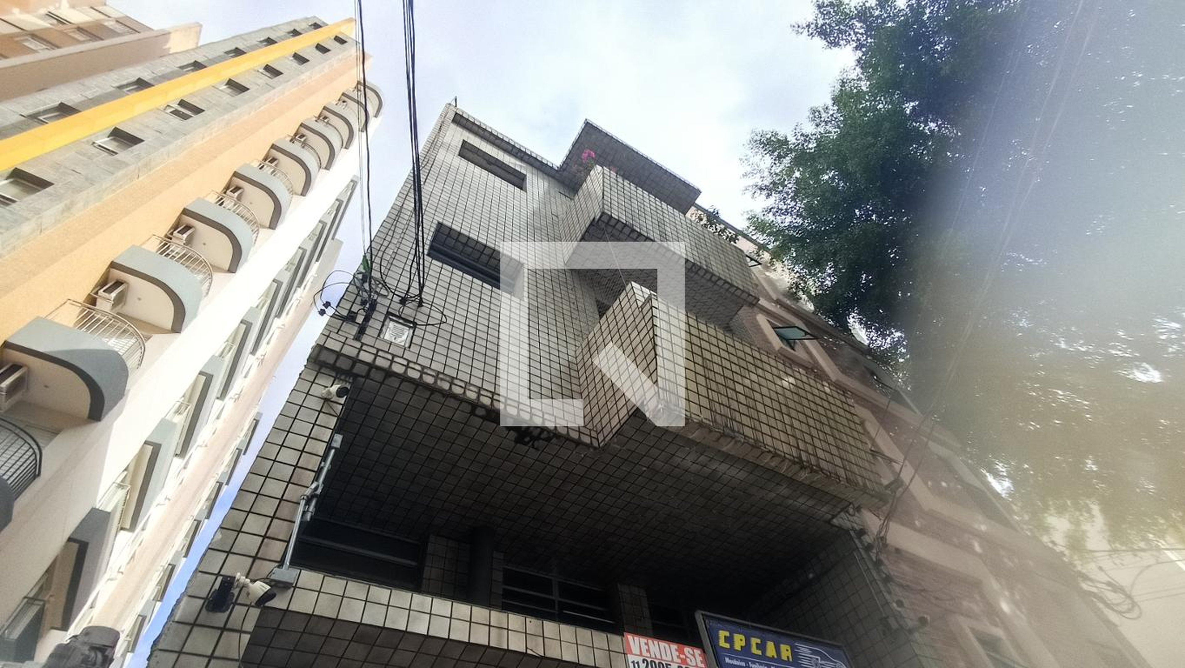 Fachada Condomínio em Rua Martiniano de Carvalho, 308