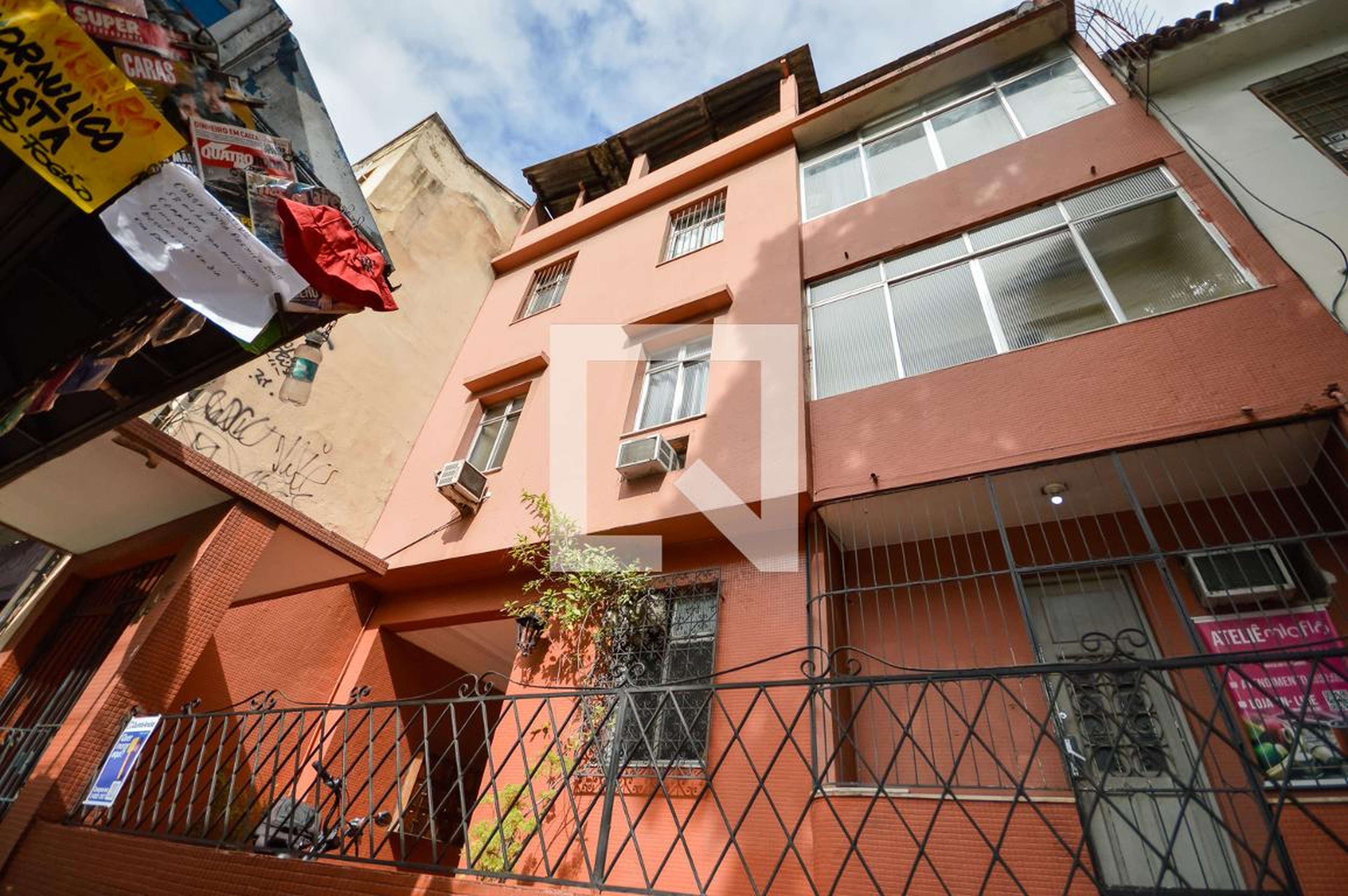 Fachada Condomínio em Rua São Francisco Xavier, 447