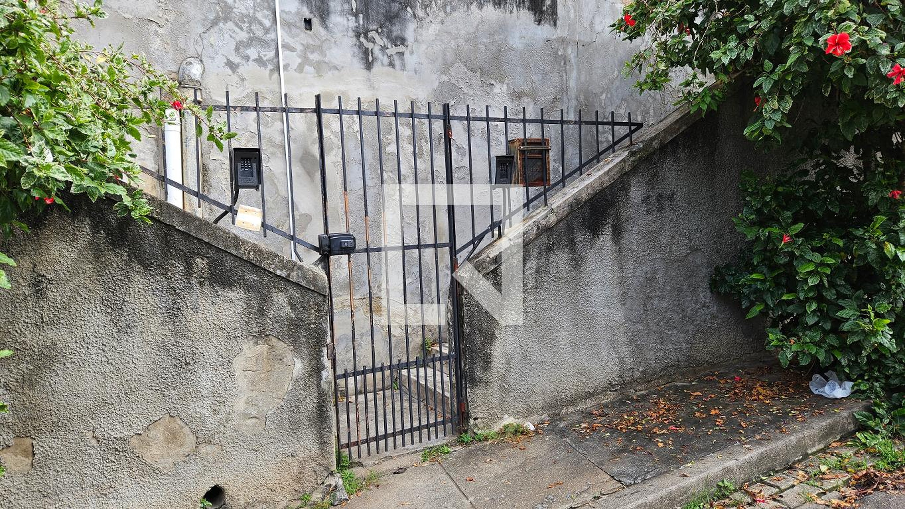 Entrada Condomínio em Rua Princesa Isabel, 181