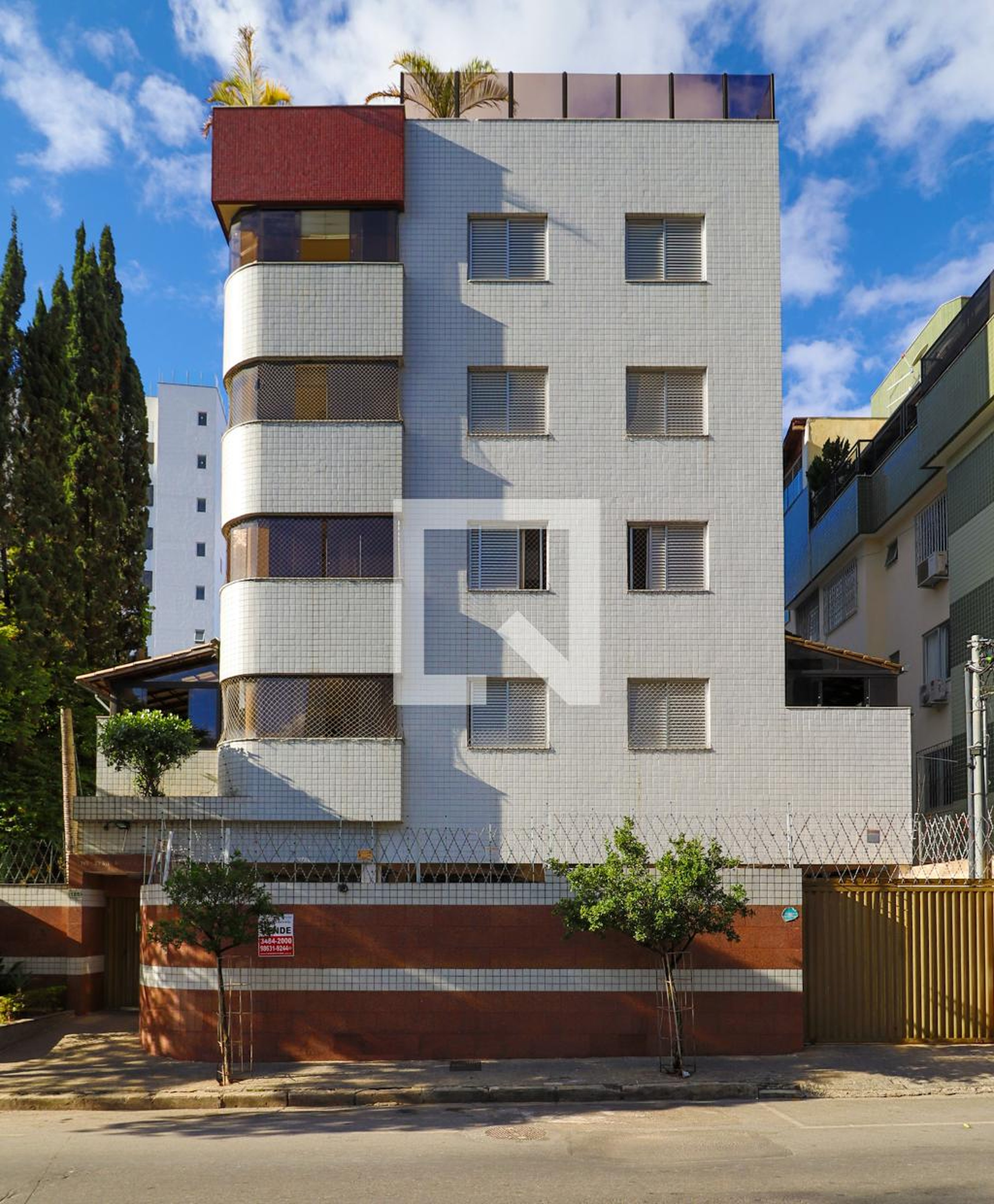 Fachada Condomínio em Rua Flor de Guambé, 185
