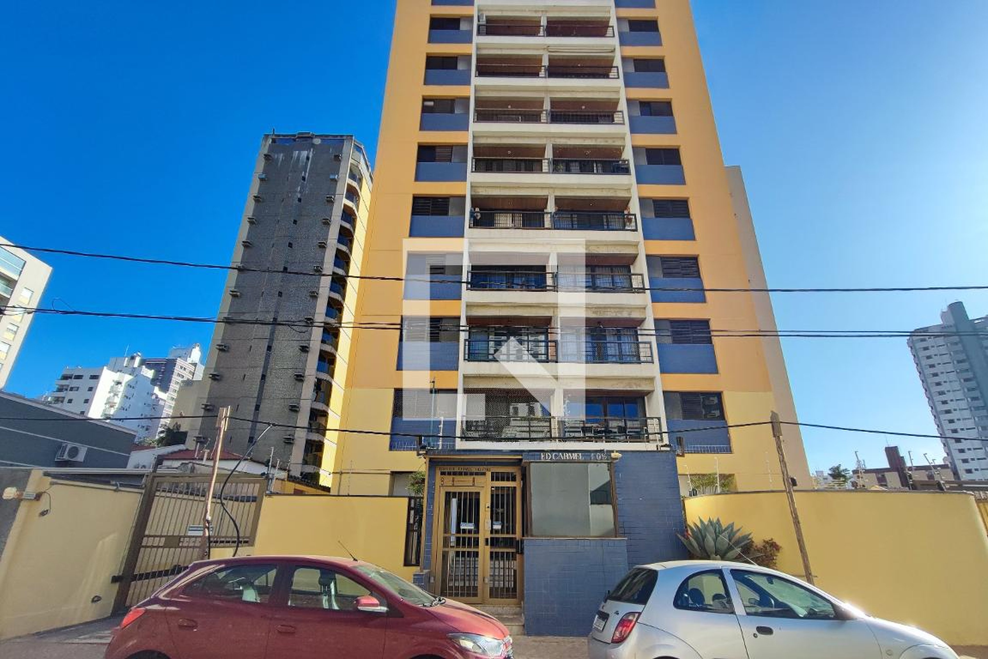 Fachada do Condomínio Condomínio em Rua Alferes Domingos, 105