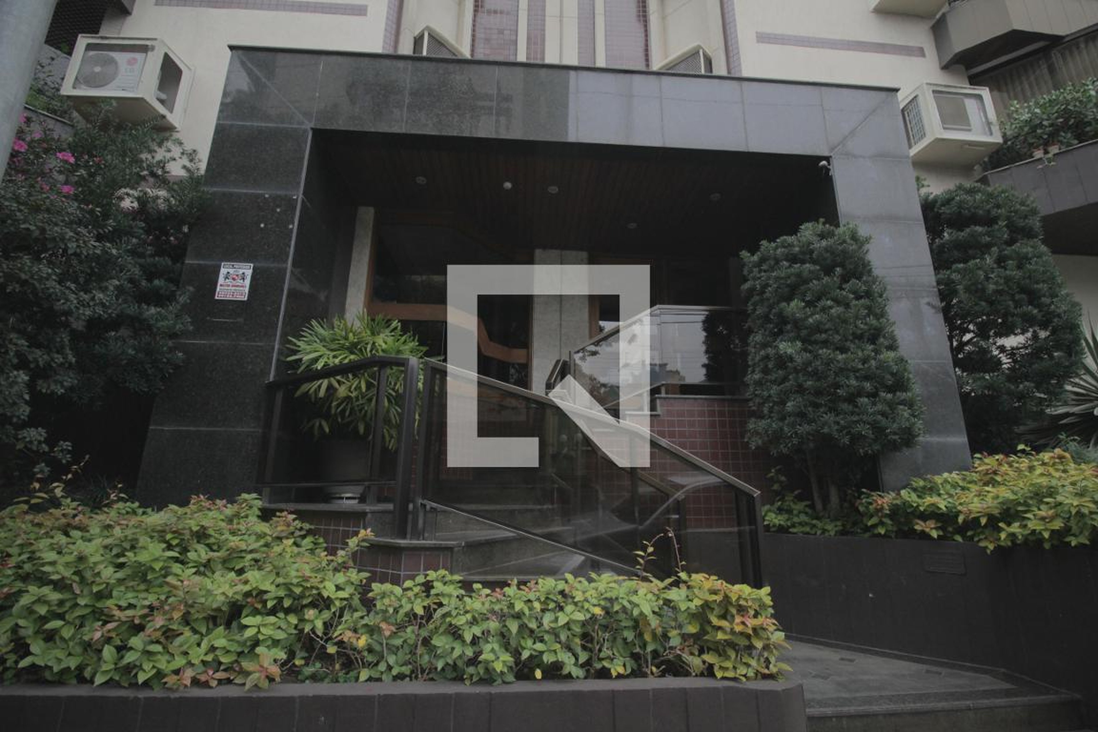 Fachada Condomínio em Rua Carlos Pasinato, 333