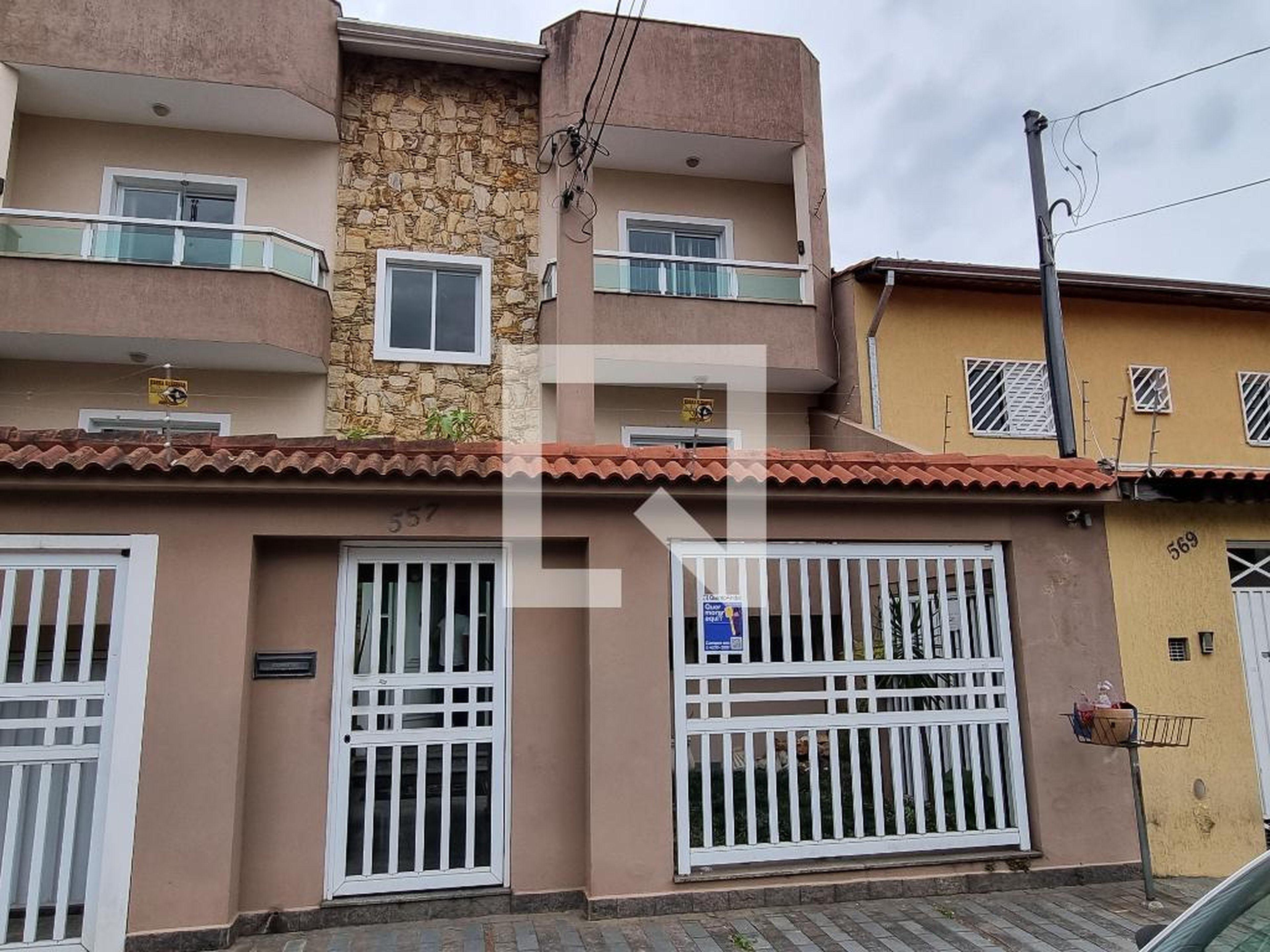 Fachada Condomínio em Rua Clélia, 557