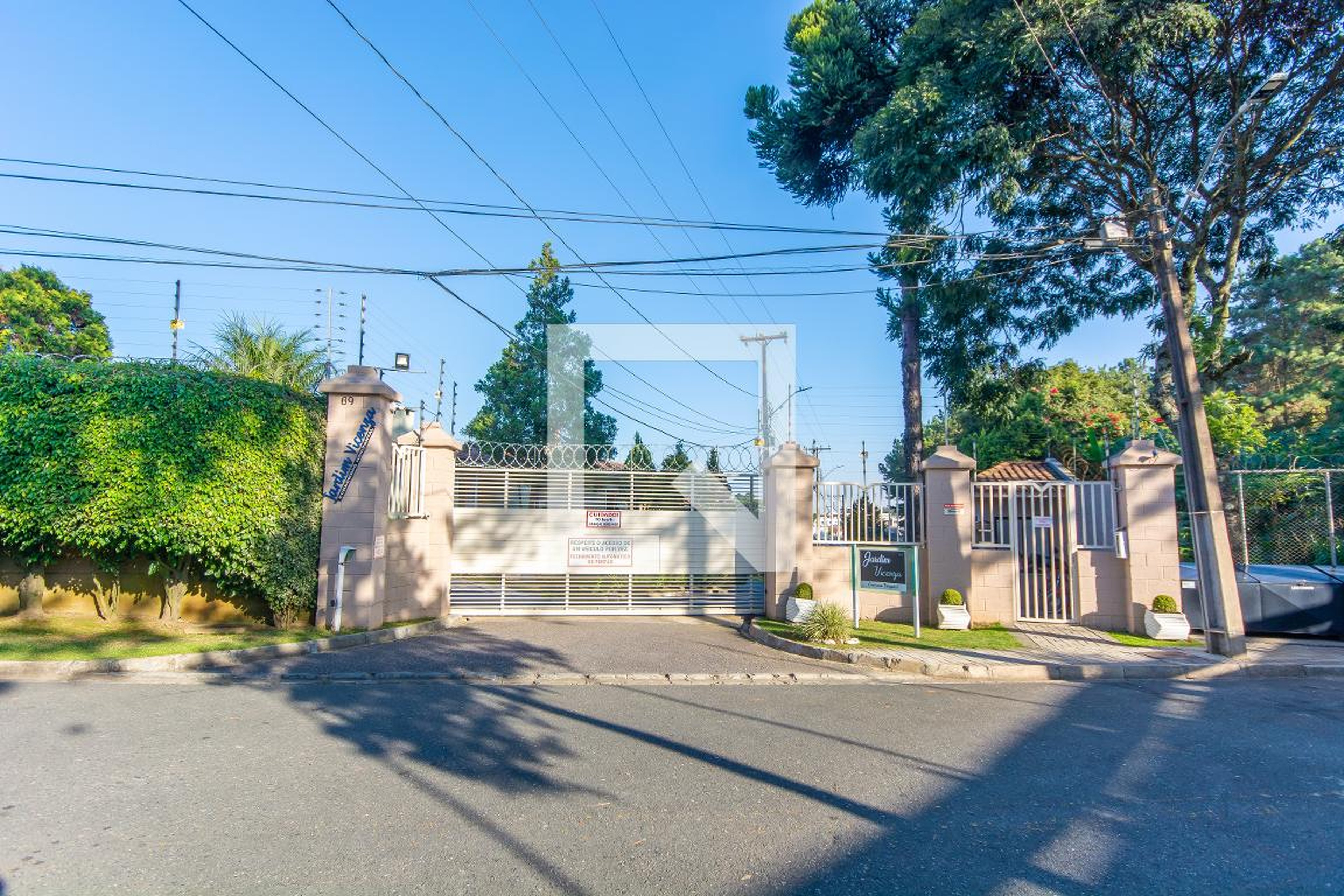 Fachada Condomínio em Rua Zilah Wallbach Prestes, 69