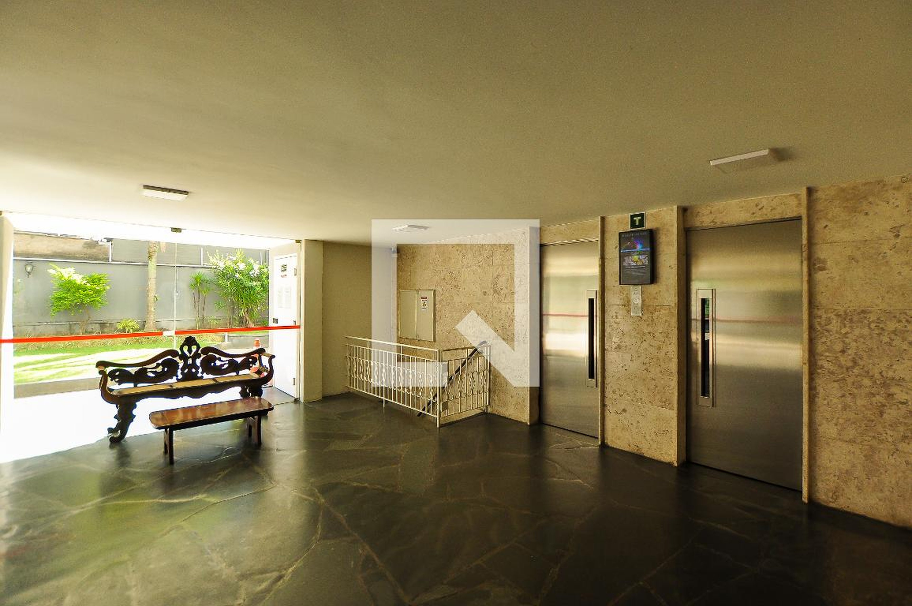 Hall de entrada - Edifício Jardim Colonial