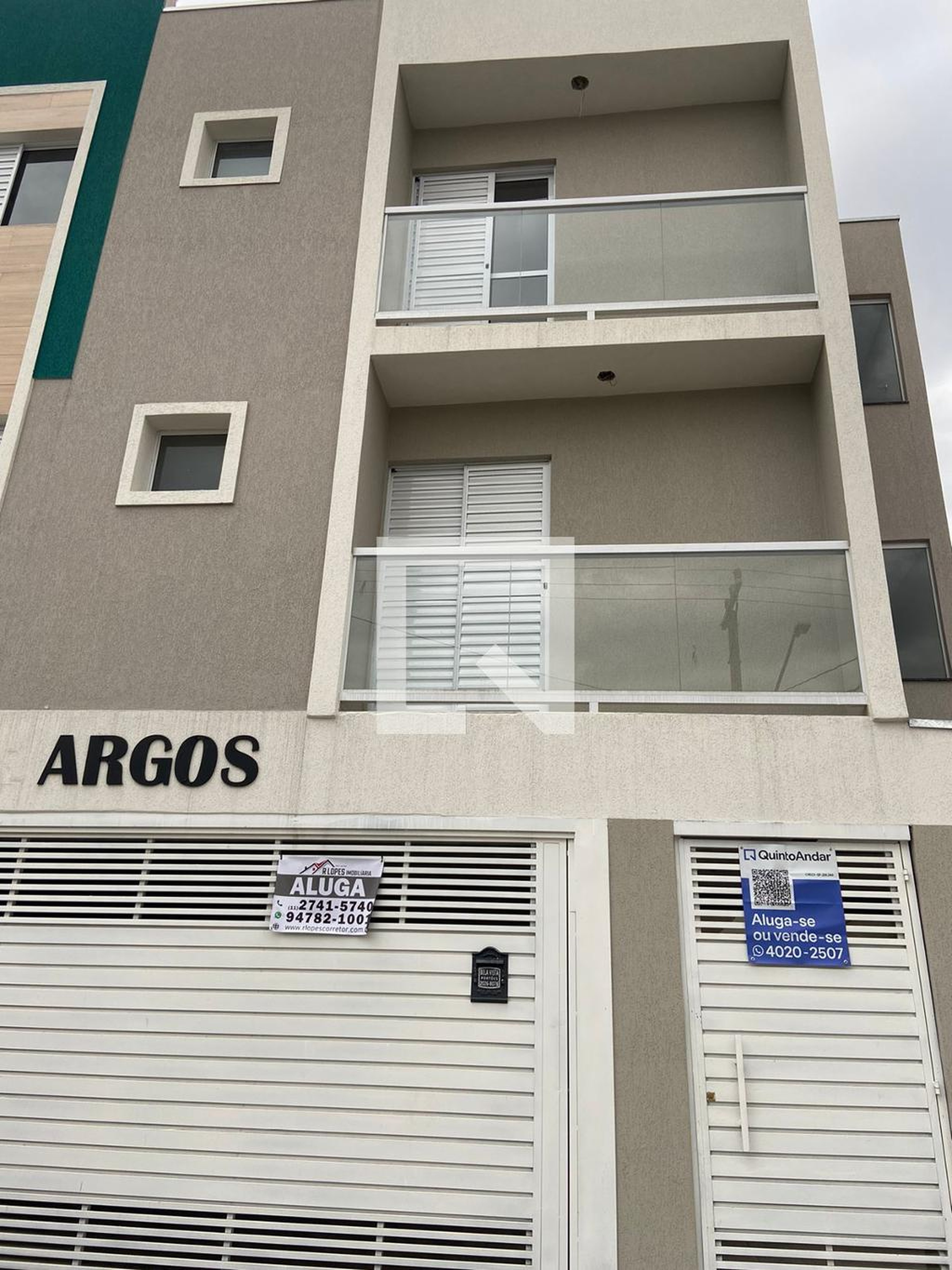 Fachada Condomínio em Rua Inês Monteiro, 401