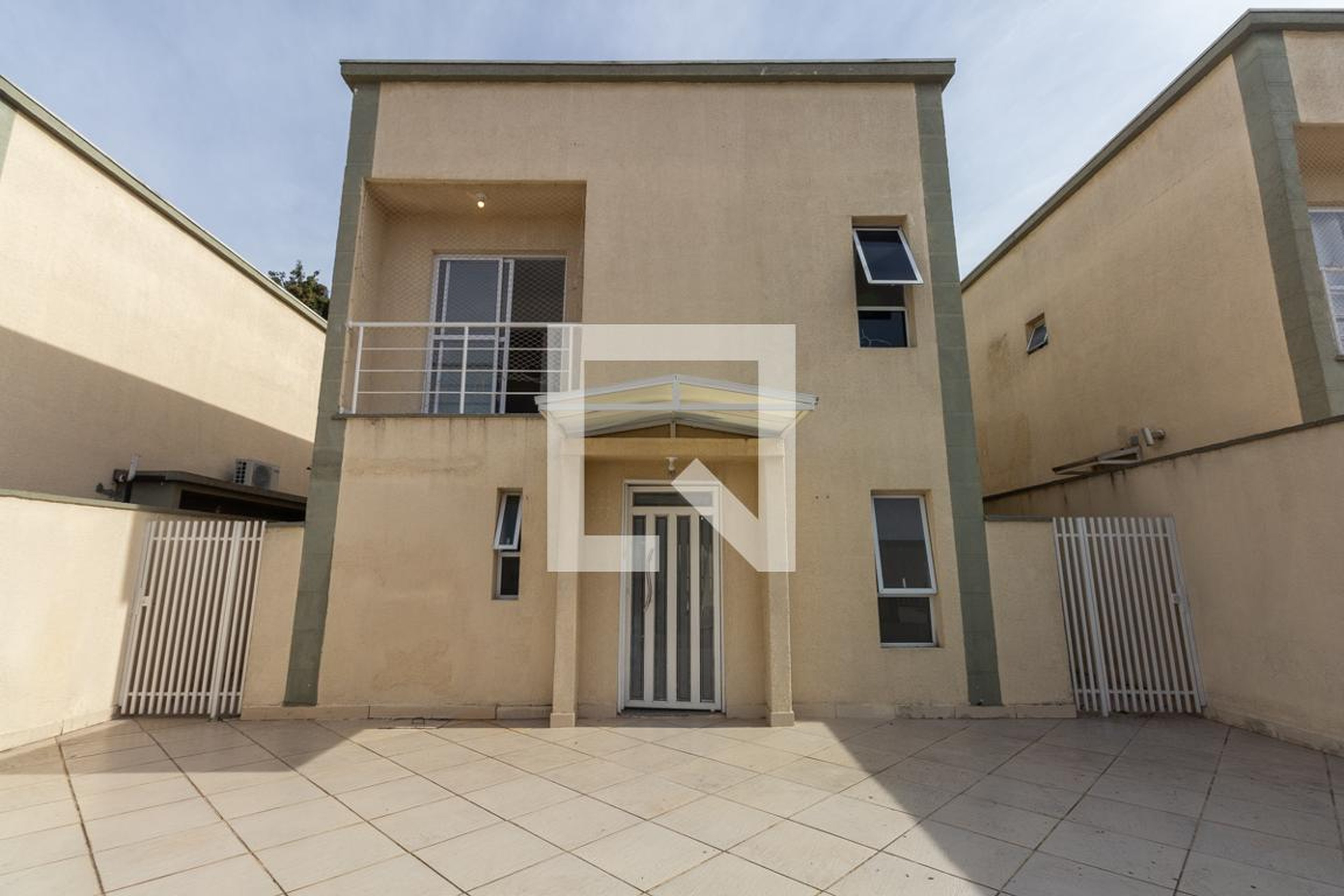 Fachada Residencial Village