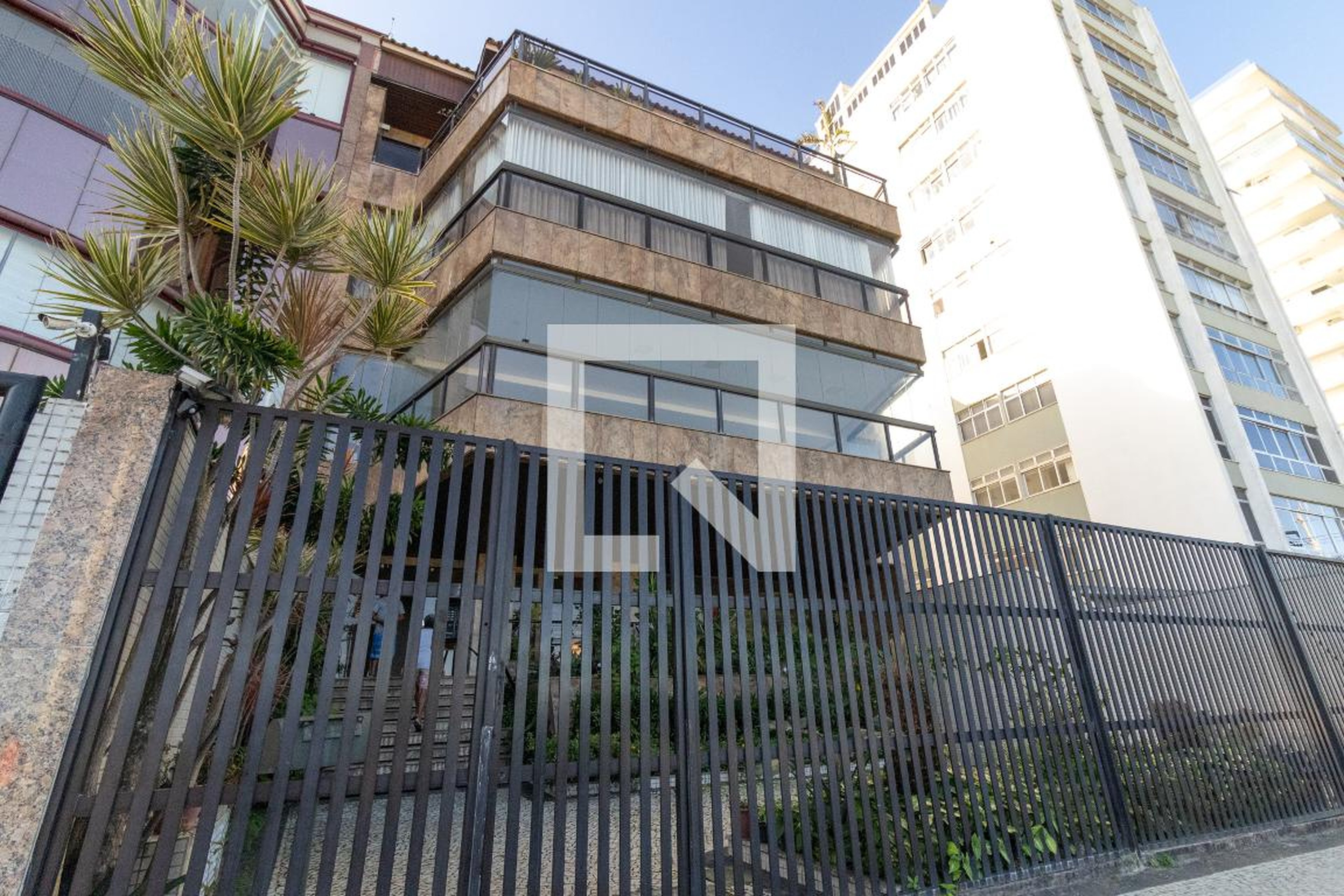 Fachada do Prédio Condomínio em Avenida do Pepê, 1190