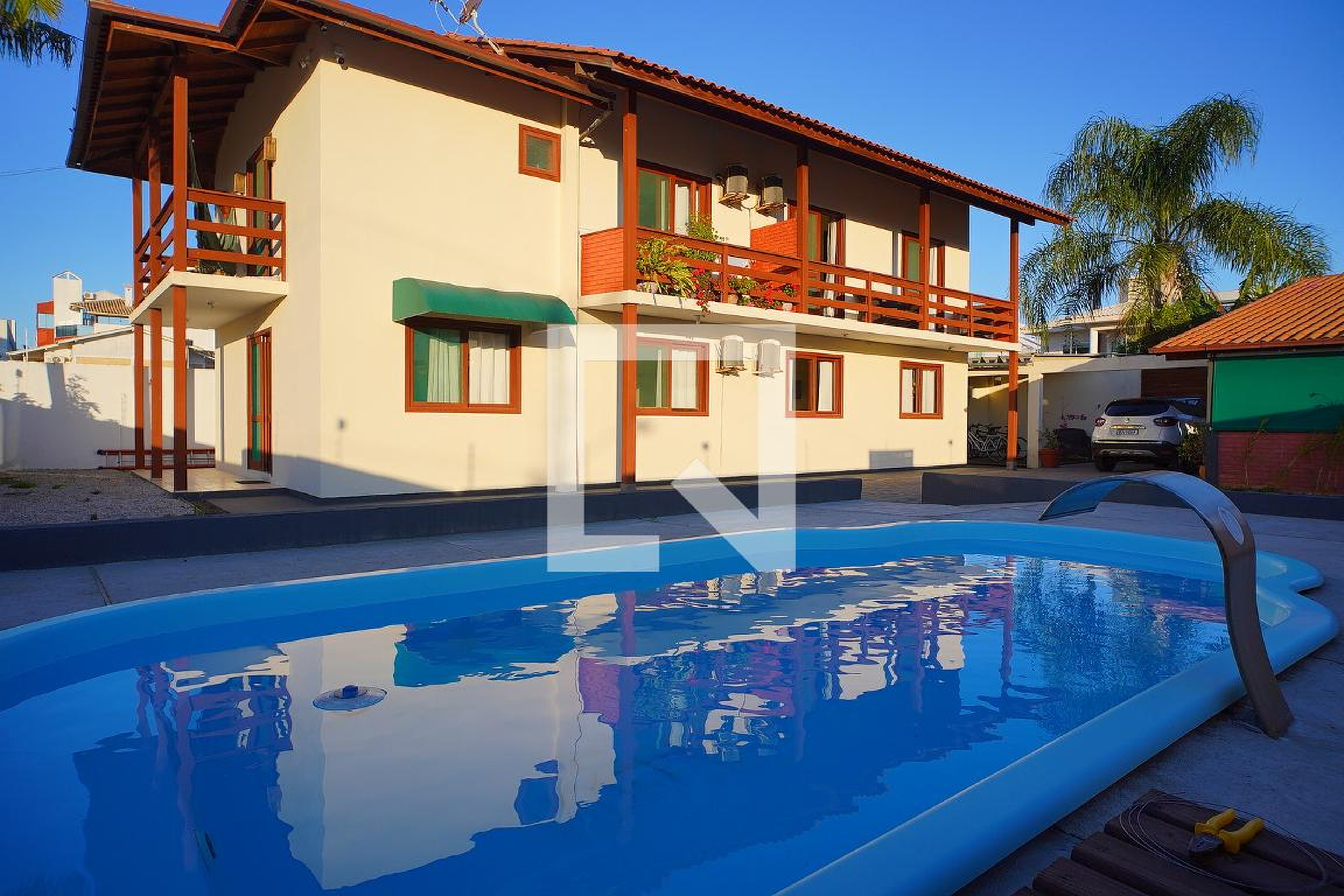 Fachada do Prédio Condomínio em Rua Arnaldo Luz, 72