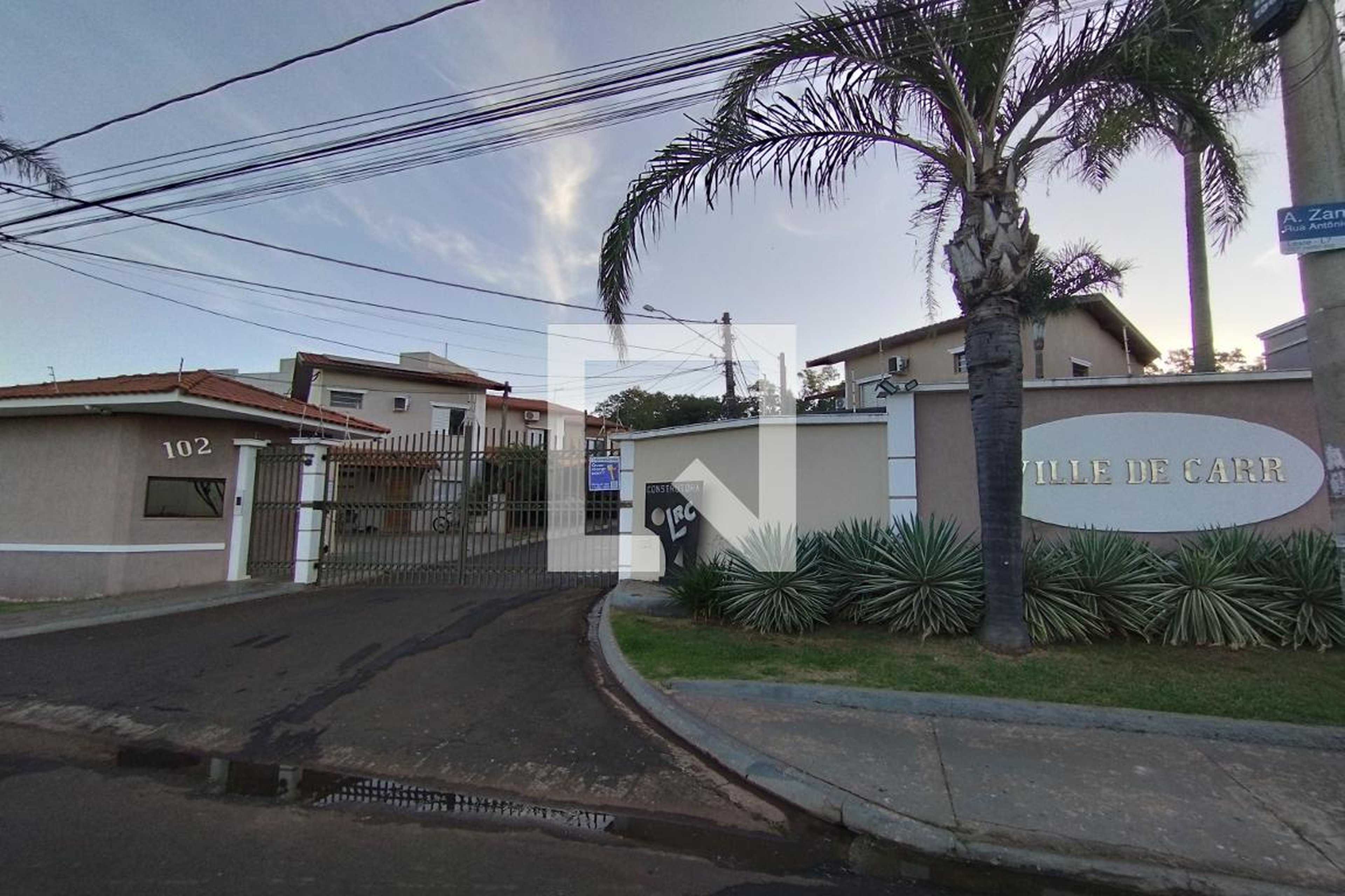 Fachada Condomínio Ville de Carr