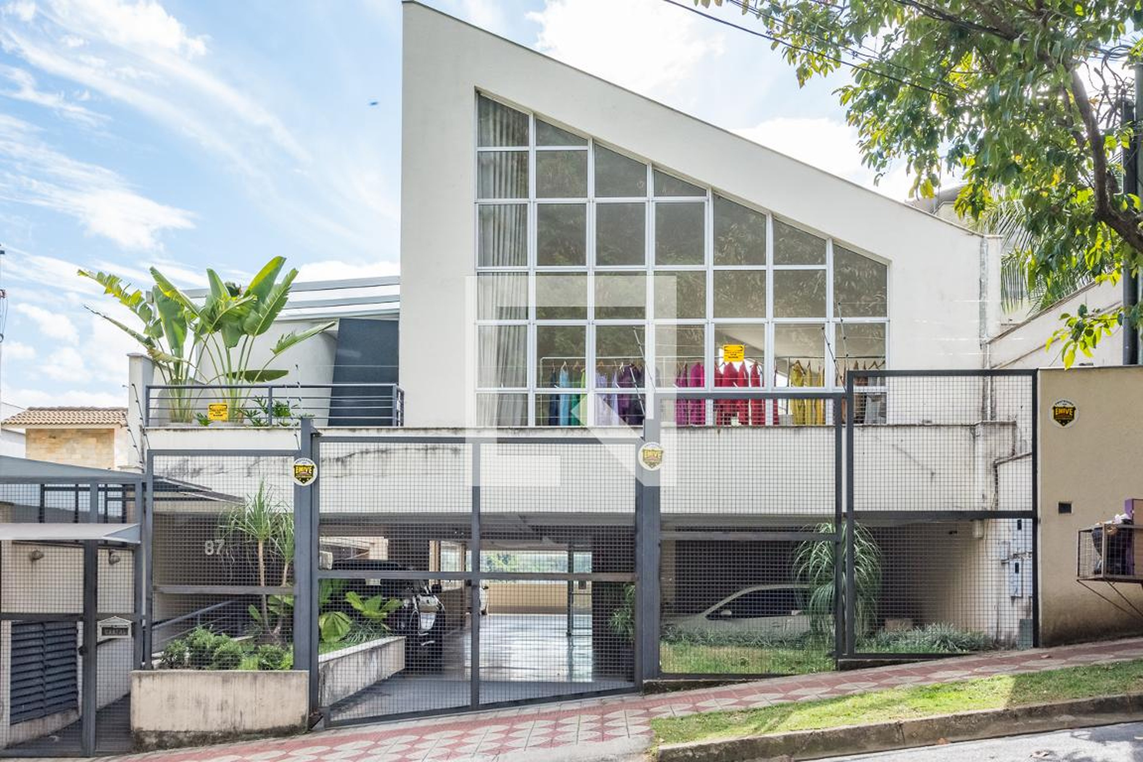 Fachada Condomínio em Rua Zodíaco, 87