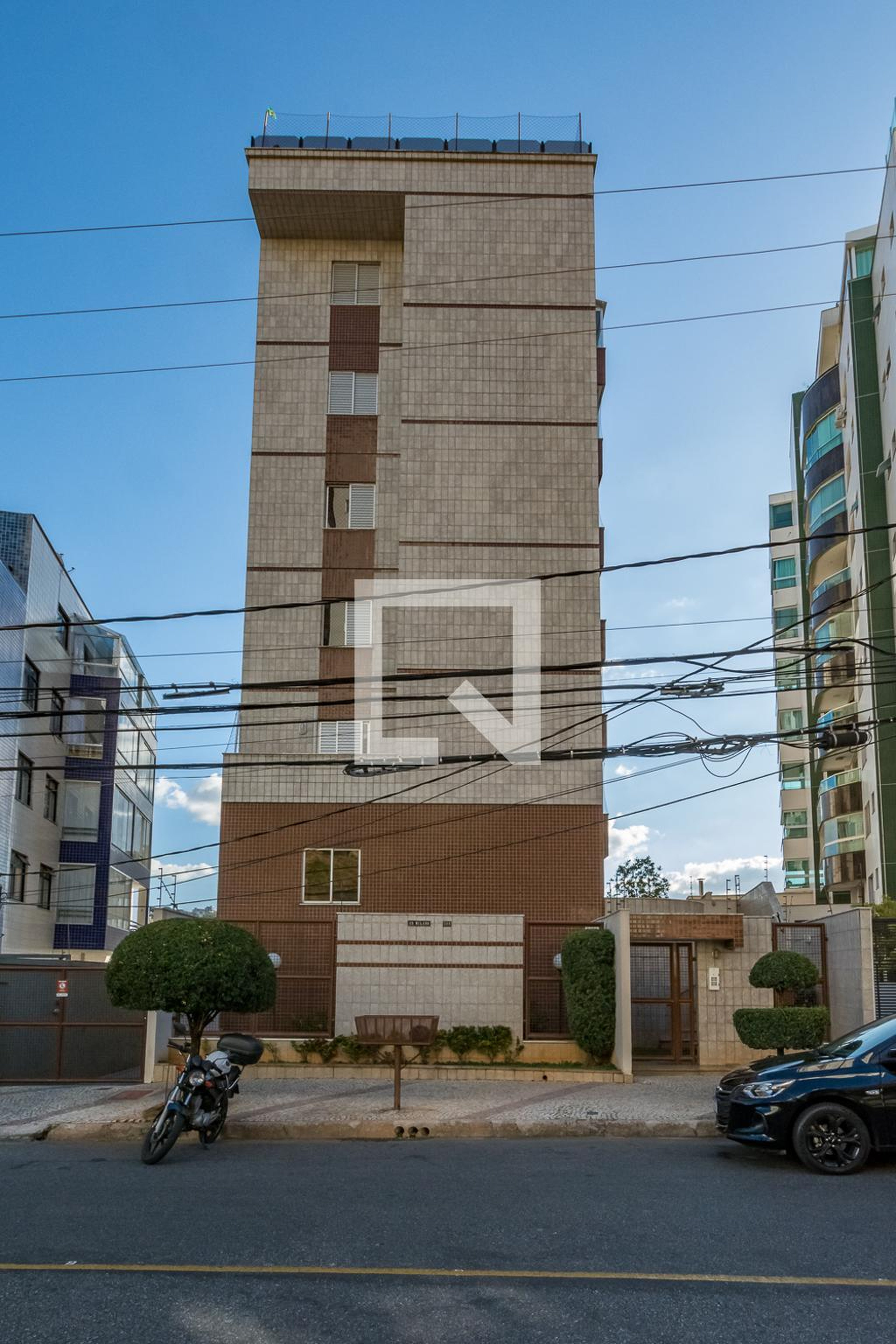 Fachada Condomínio em Rua Tereza Mota Valadares, 566