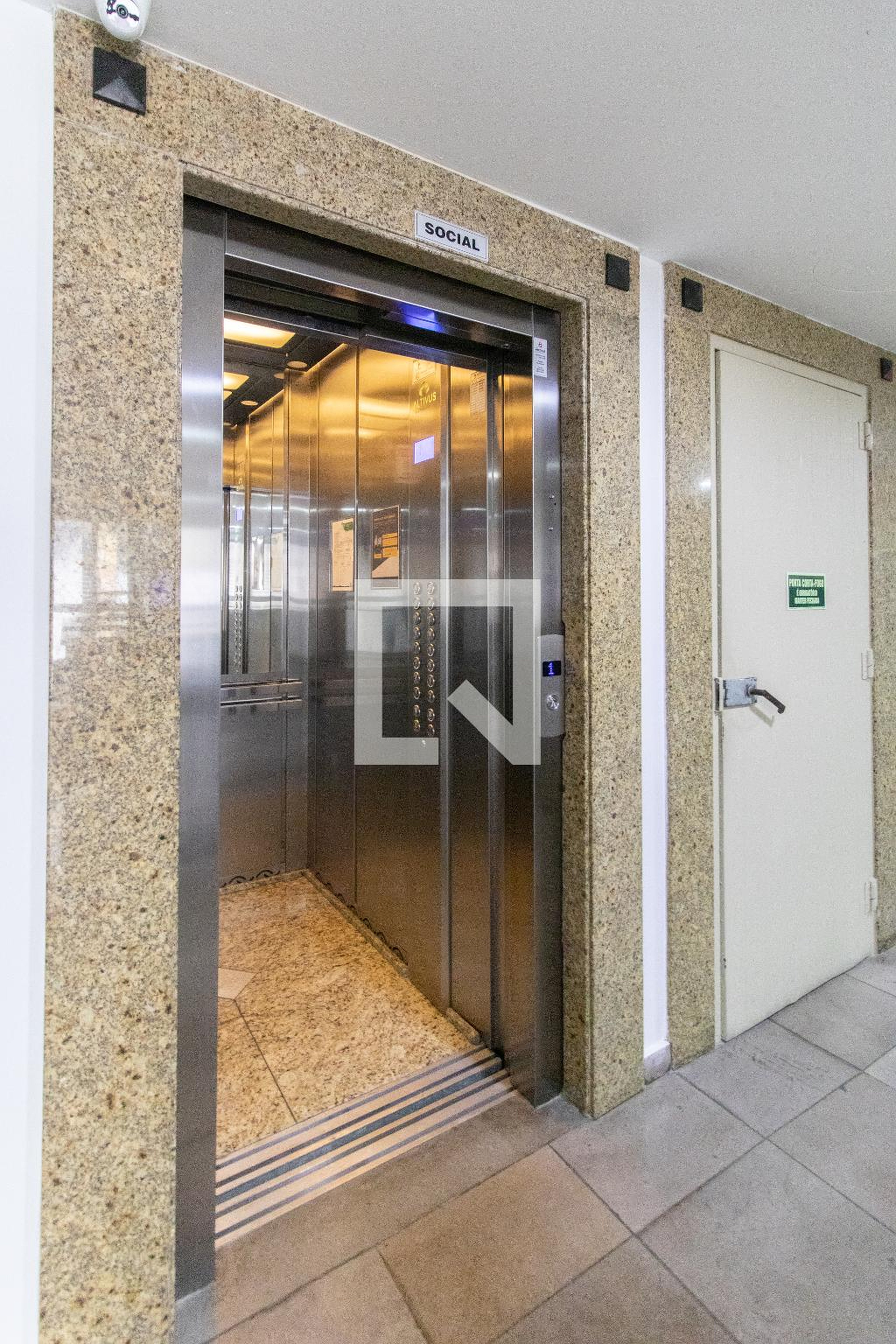 Elevador - Residencial Suíte Service