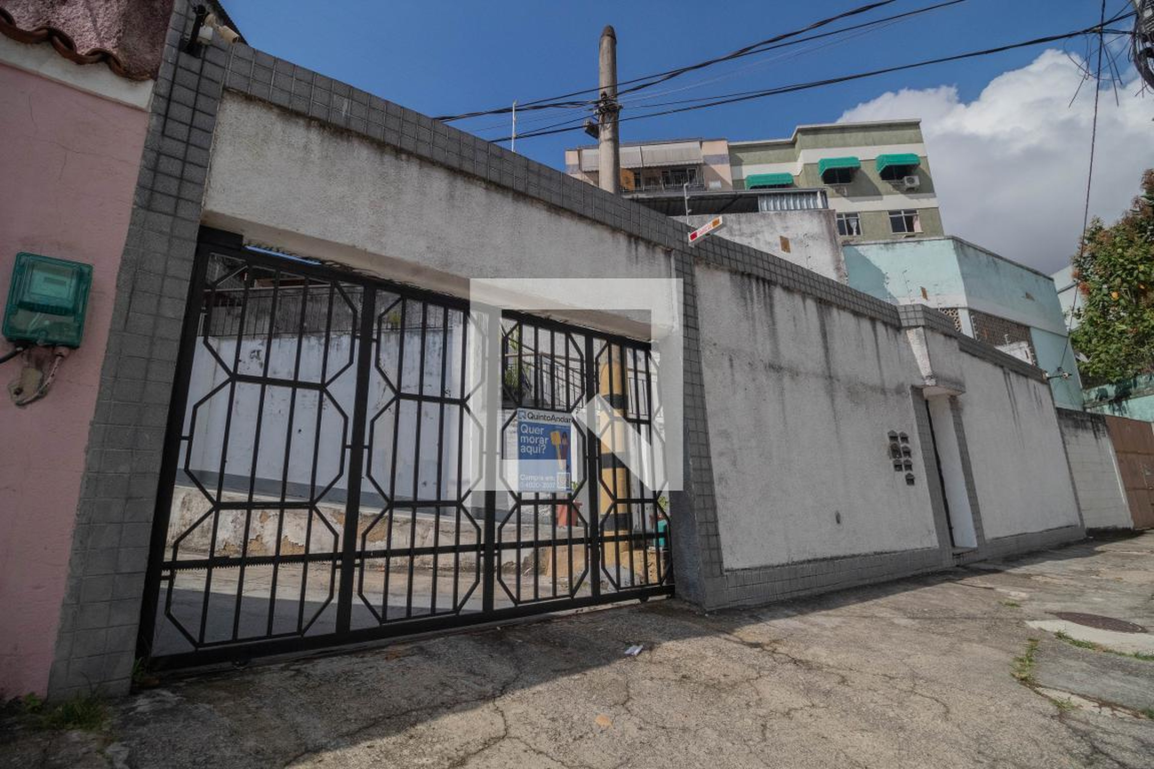 Fachada Condomínio em Rua Alexandre Ramos, 195